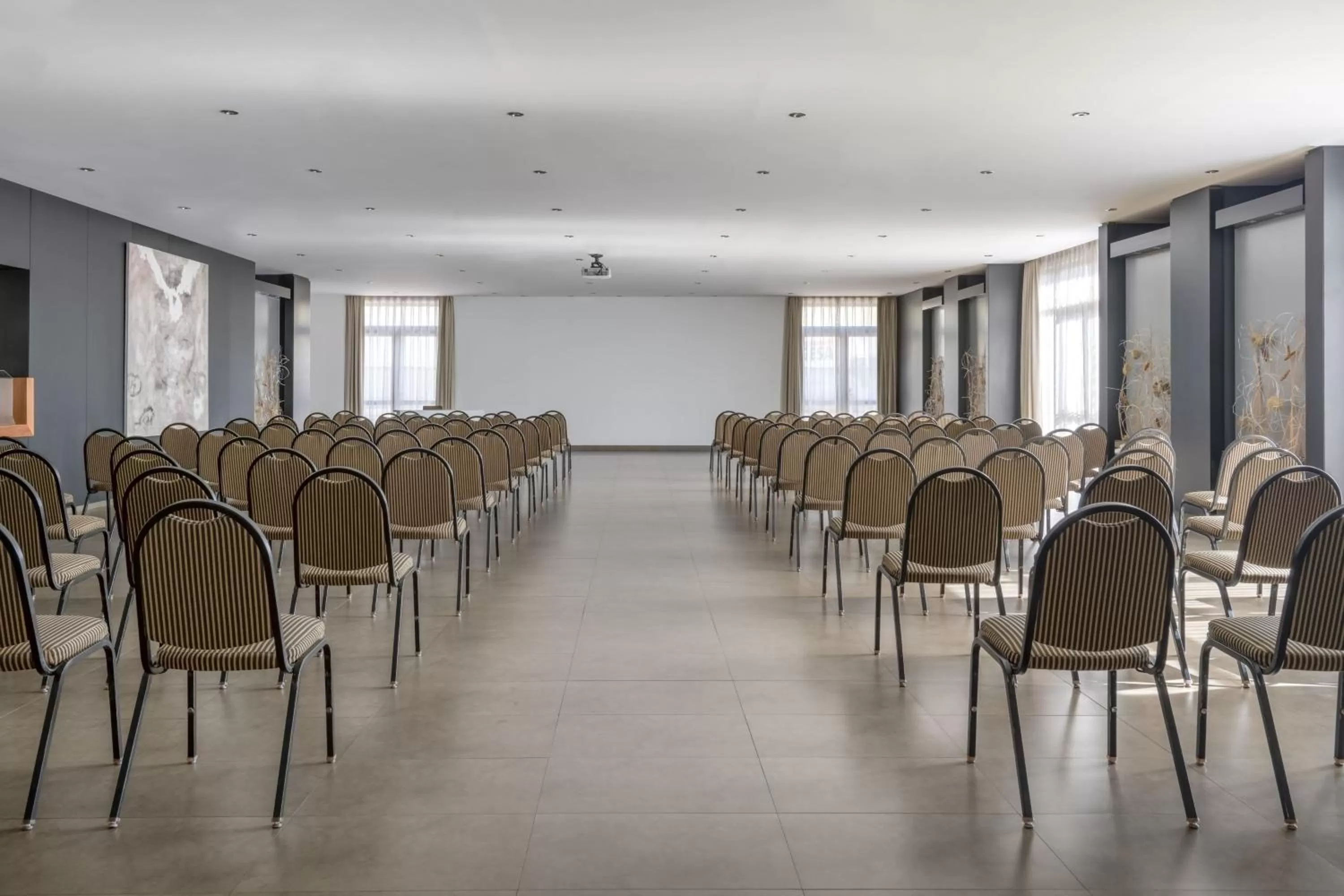 Meeting/conference room in AC Hotel by Marriott Madrid Airport