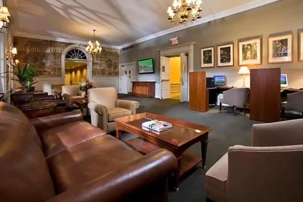 Business facilities, Lounge/Bar in Gideon Putnam Resort & Spa