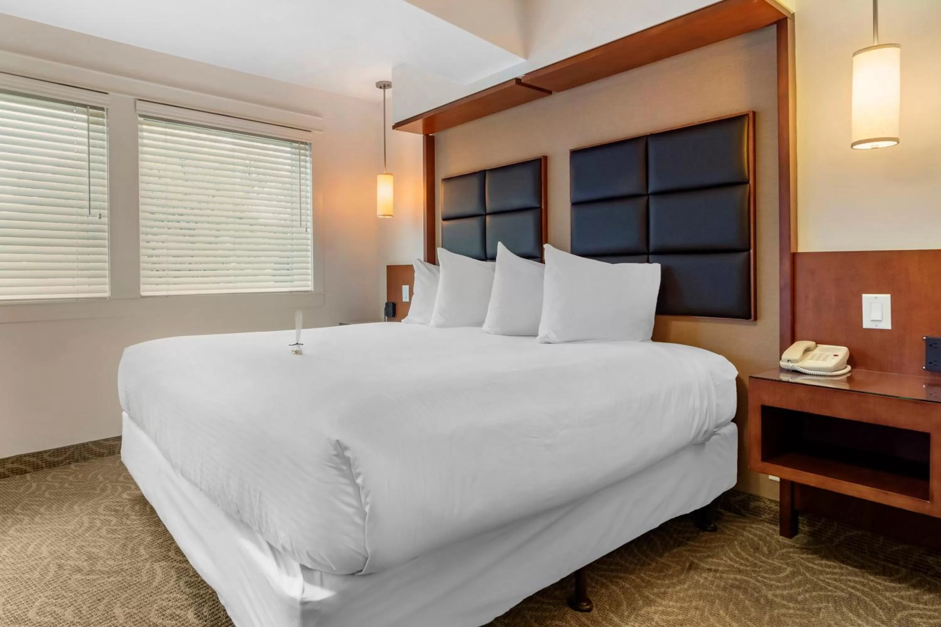 Bed in Hotel Penticton, Ascend Hotel Collection