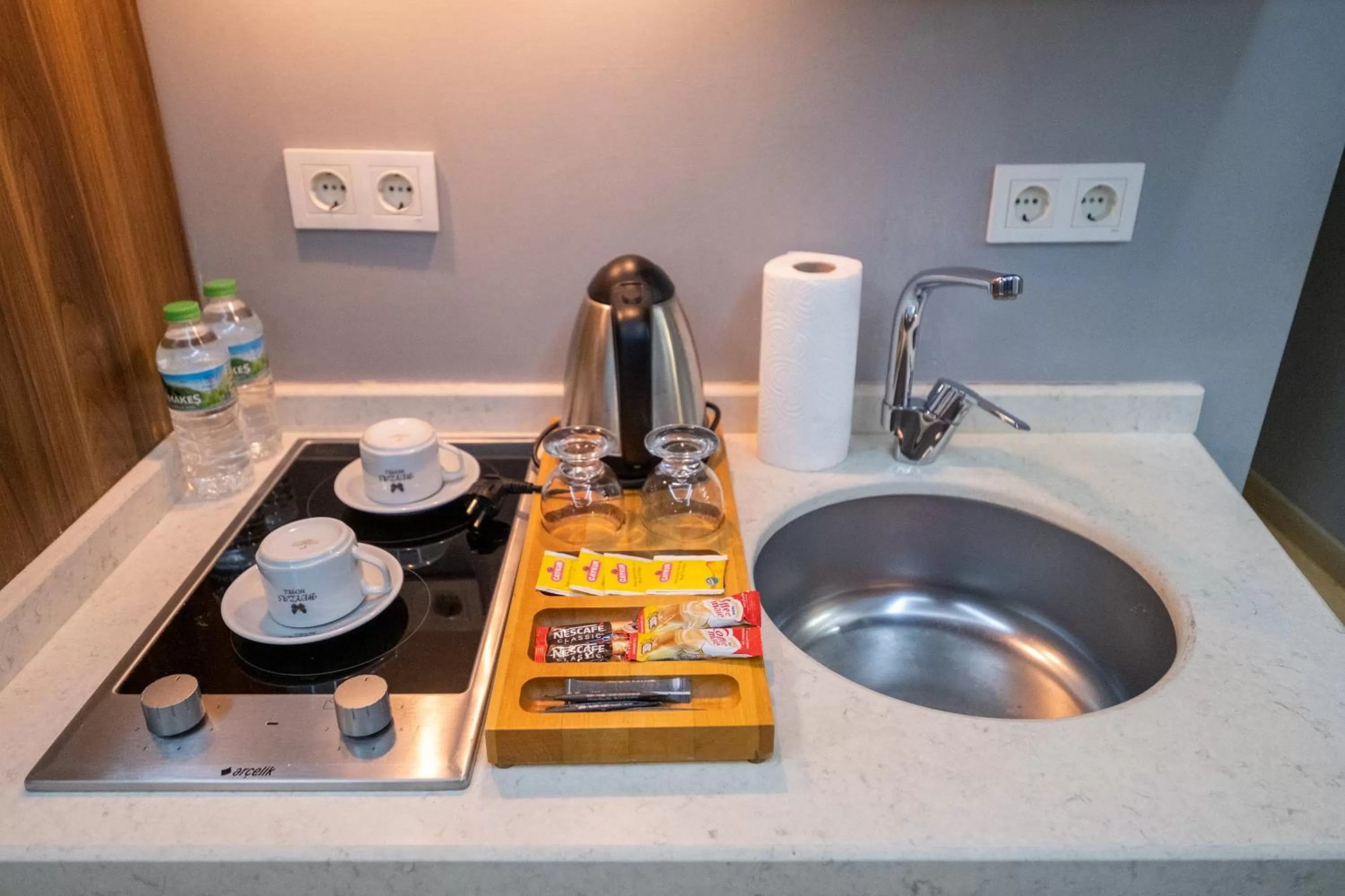 Coffee/tea facilities, Kitchen/Kitchenette in Beyzas Hotels & Suites