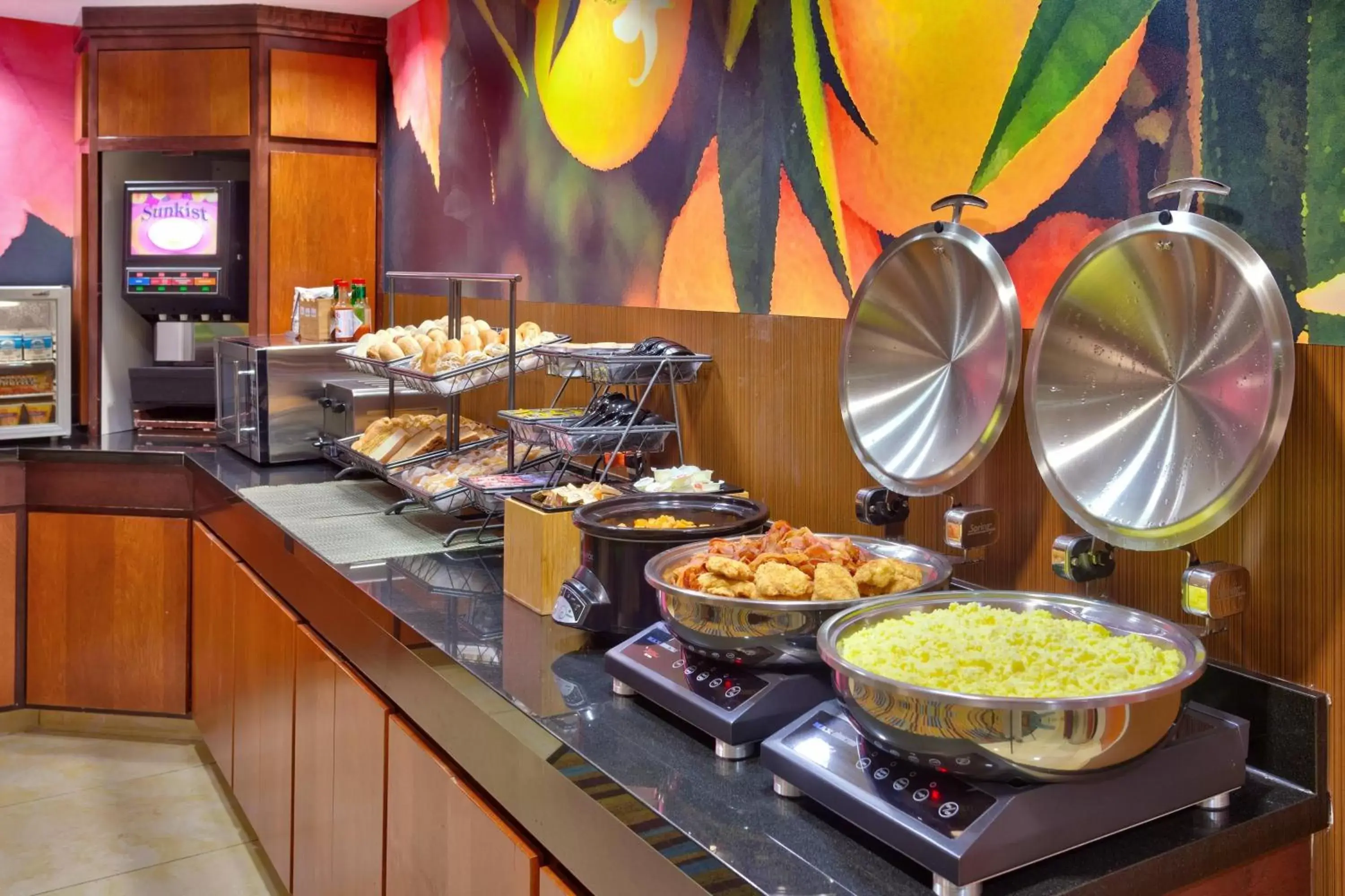Breakfast, Food in Fairfield Inn & Suites by Marriott Gillette