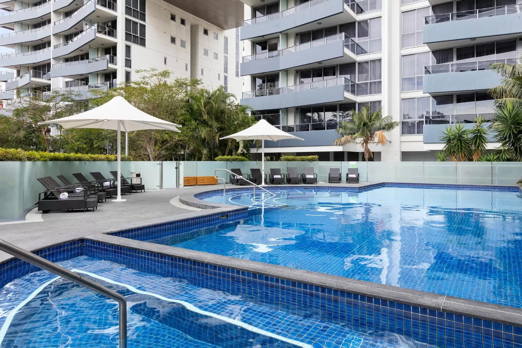 Swimming pool in Meriton Suites Broadbeach