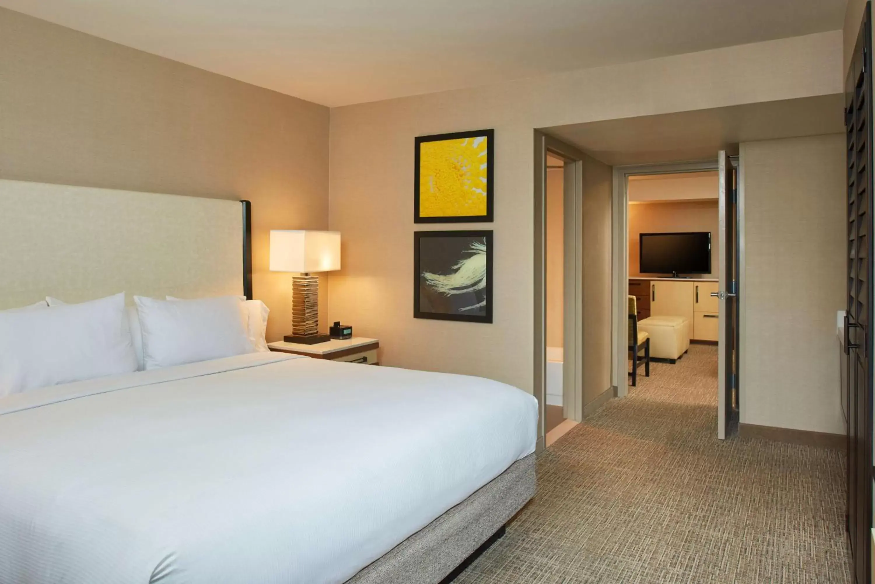 King Suite in DoubleTree by Hilton Fresno Convention Center King Suite in DoubleTree by Hilton Fresno Convention Center