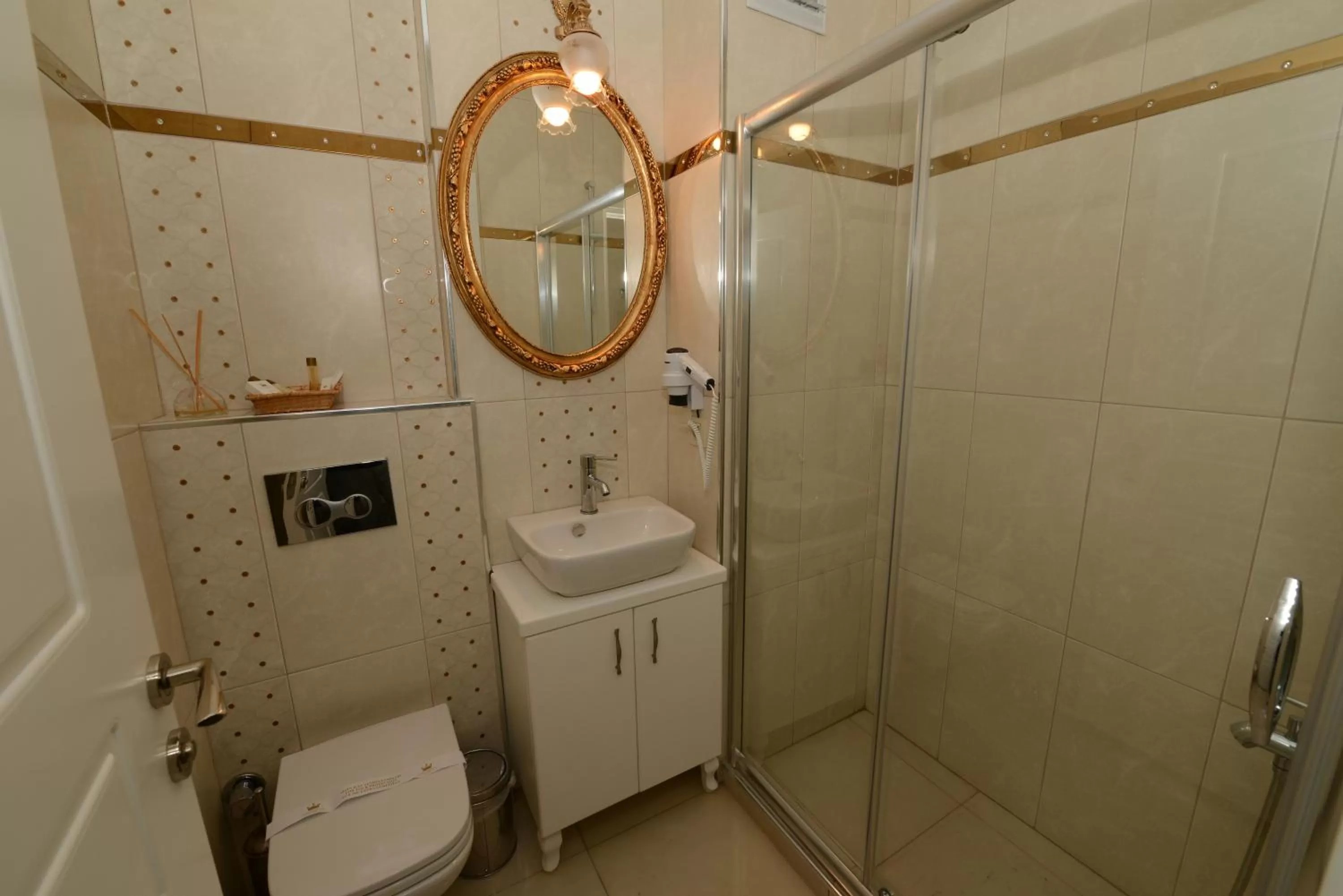 Shower in Diamond Royal Hotel