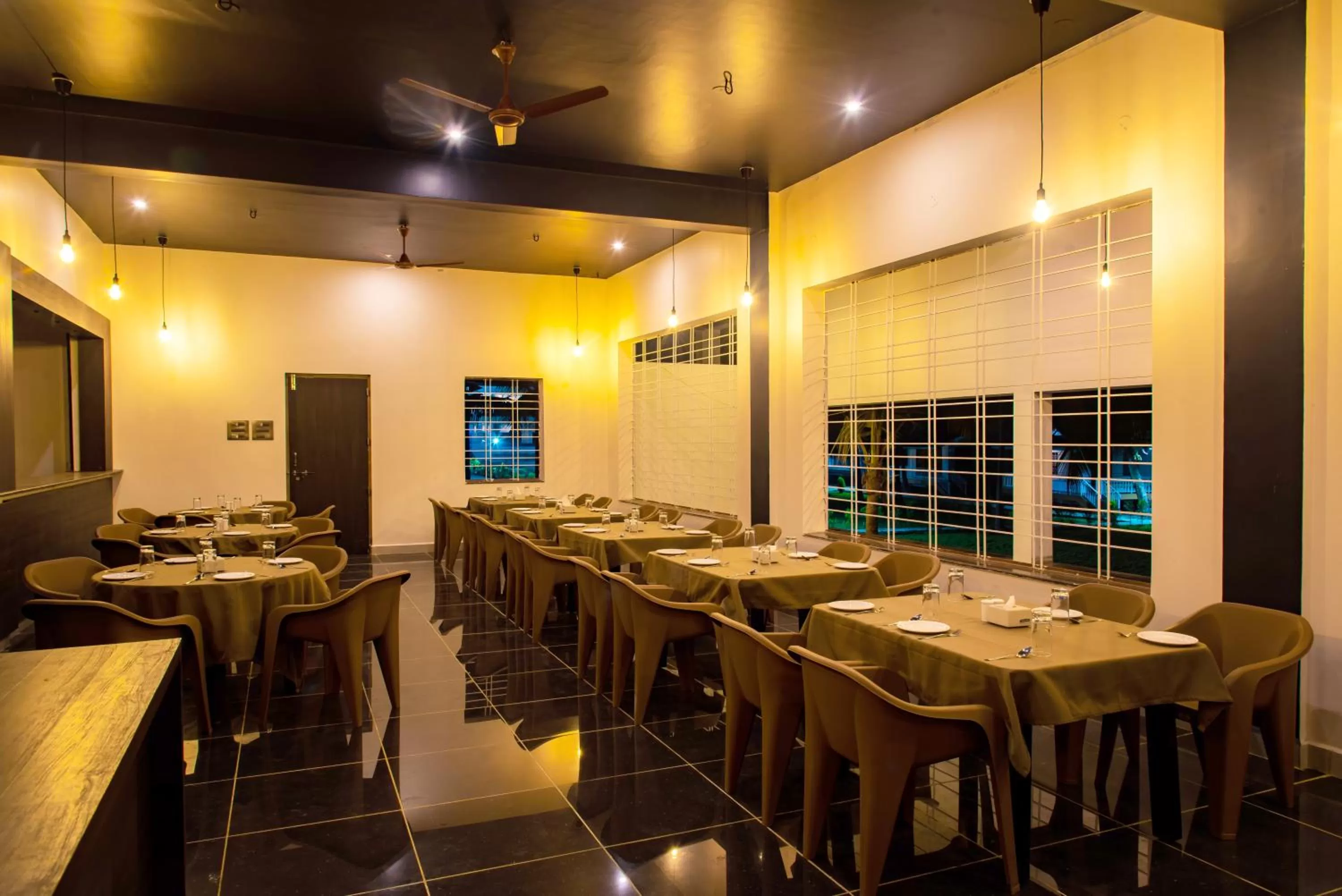Restaurant/places to eat in Shreeyog Resort Dandeli