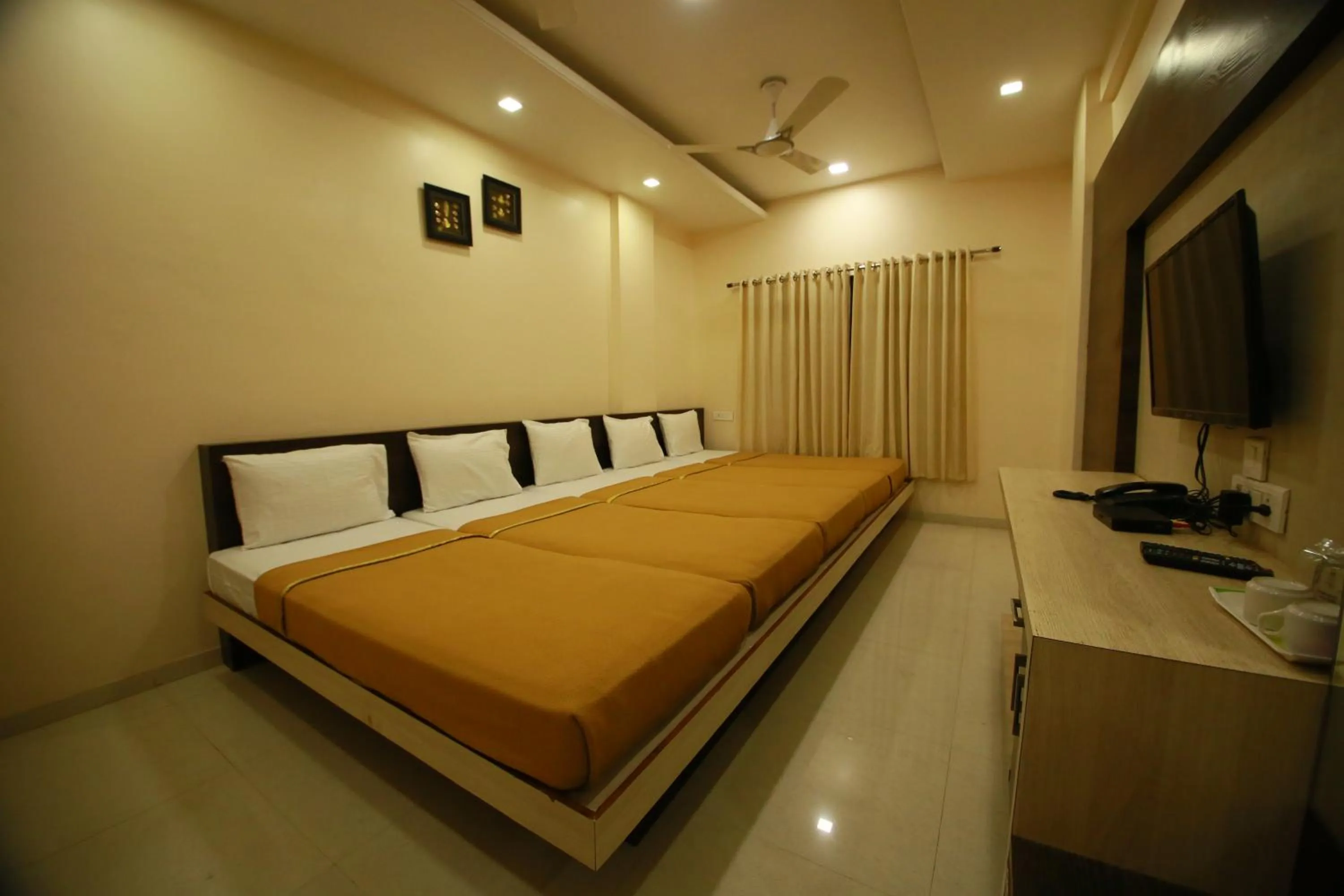 Bedroom, Bed in Hotel Madhuri Executive