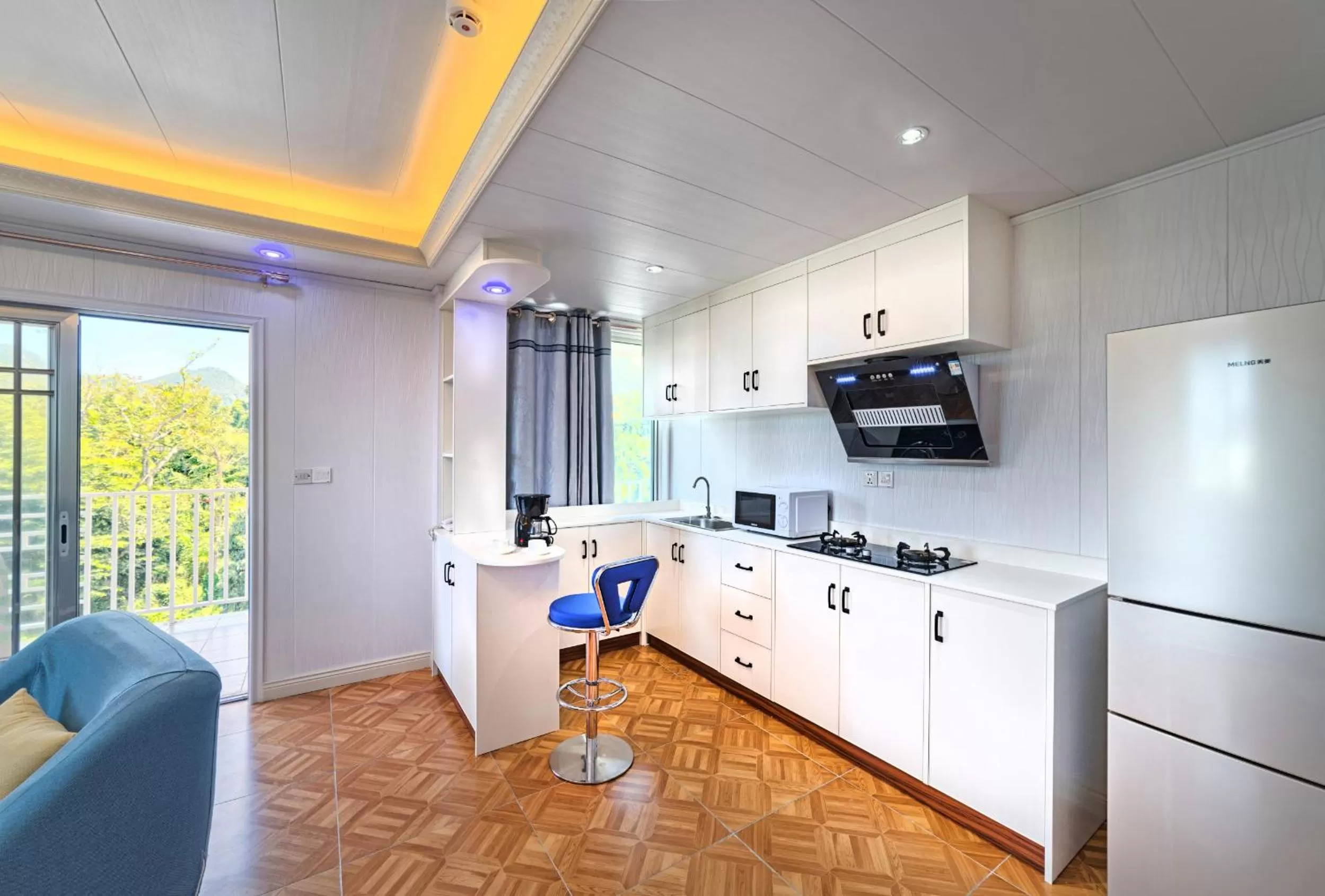 Kitchen or kitchenette in Riverside Hotel