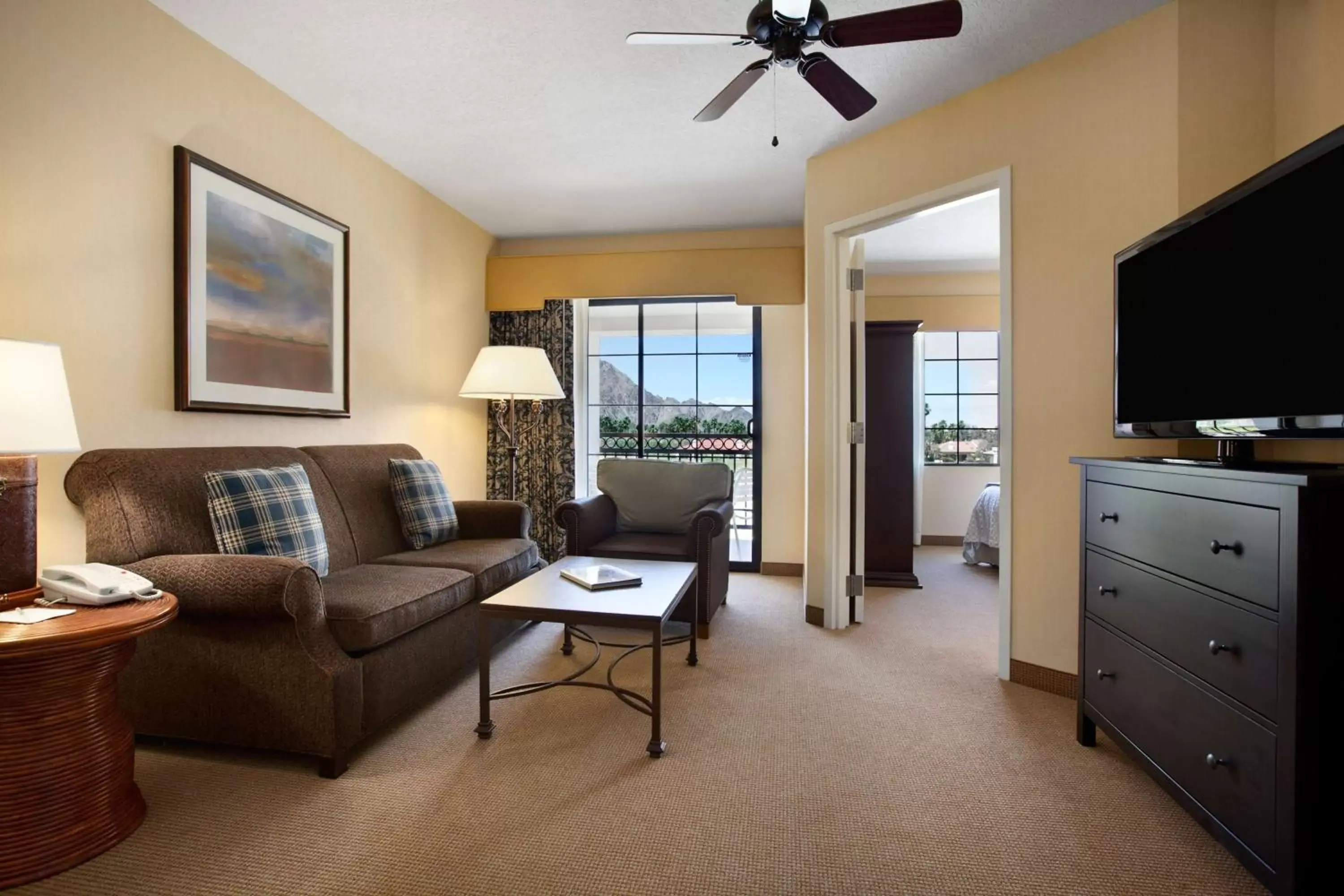 Bed, Seating Area in Embassy Suites La Quinta Hotel & Spa