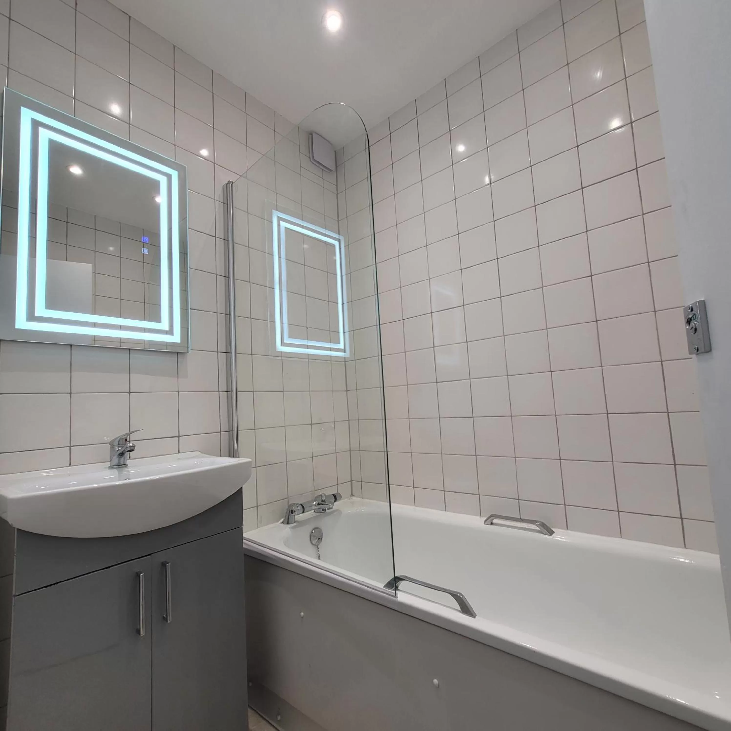 Bathroom in Argyle Square Hotel