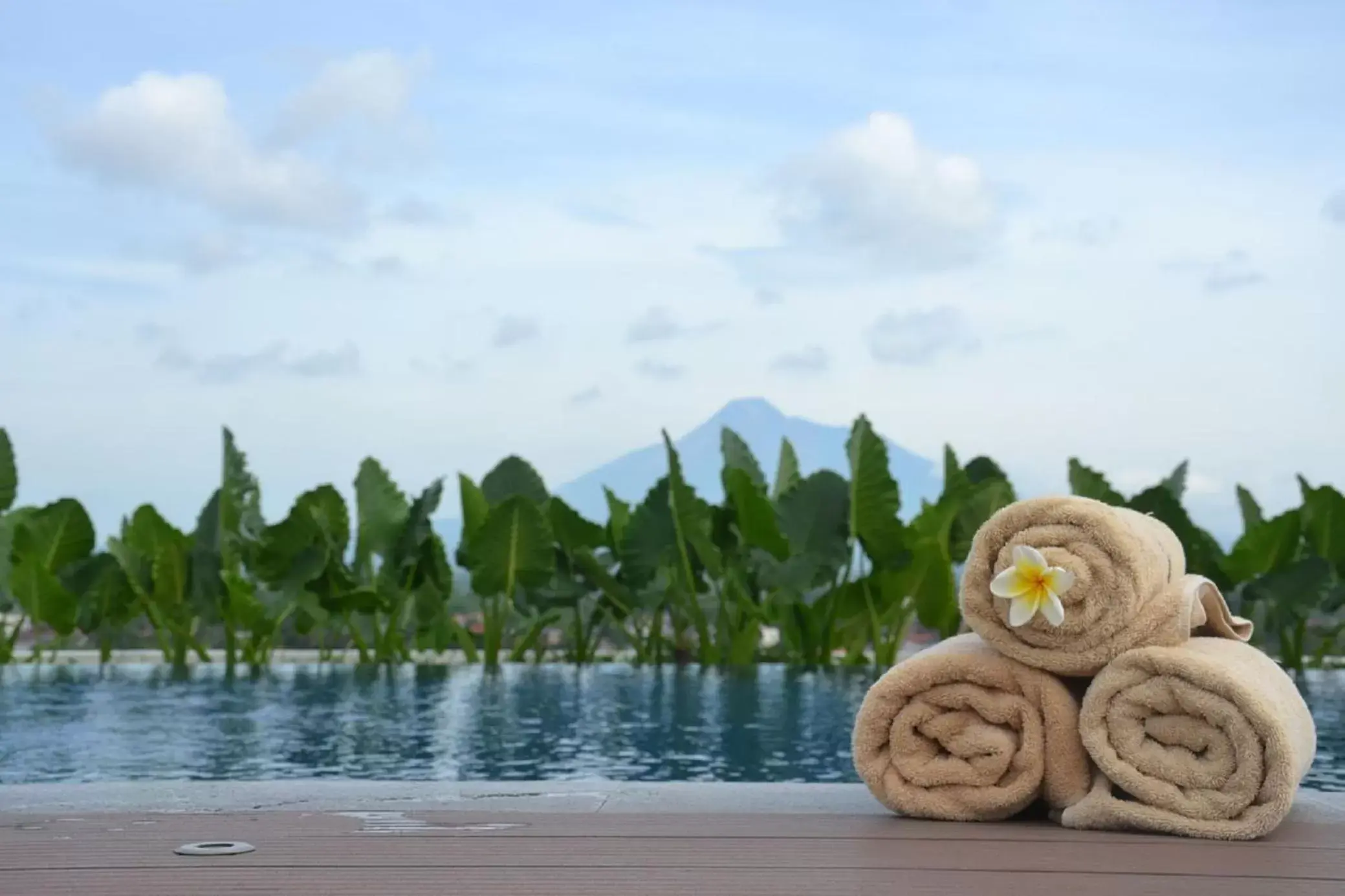 Swimming pool in INNSiDE by Meliá Yogyakarta