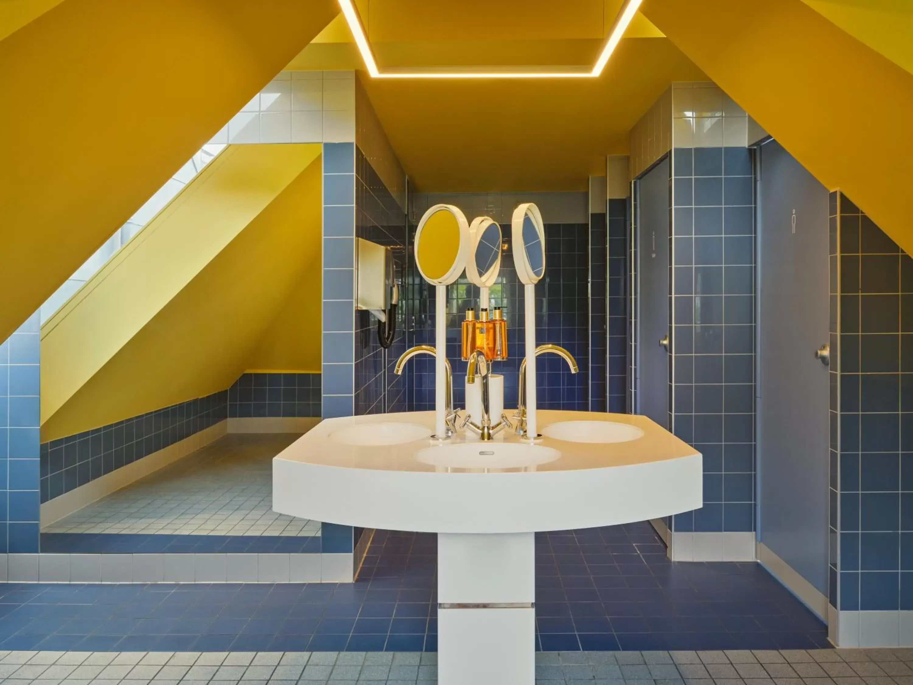 Bathroom in CityHub Rotterdam