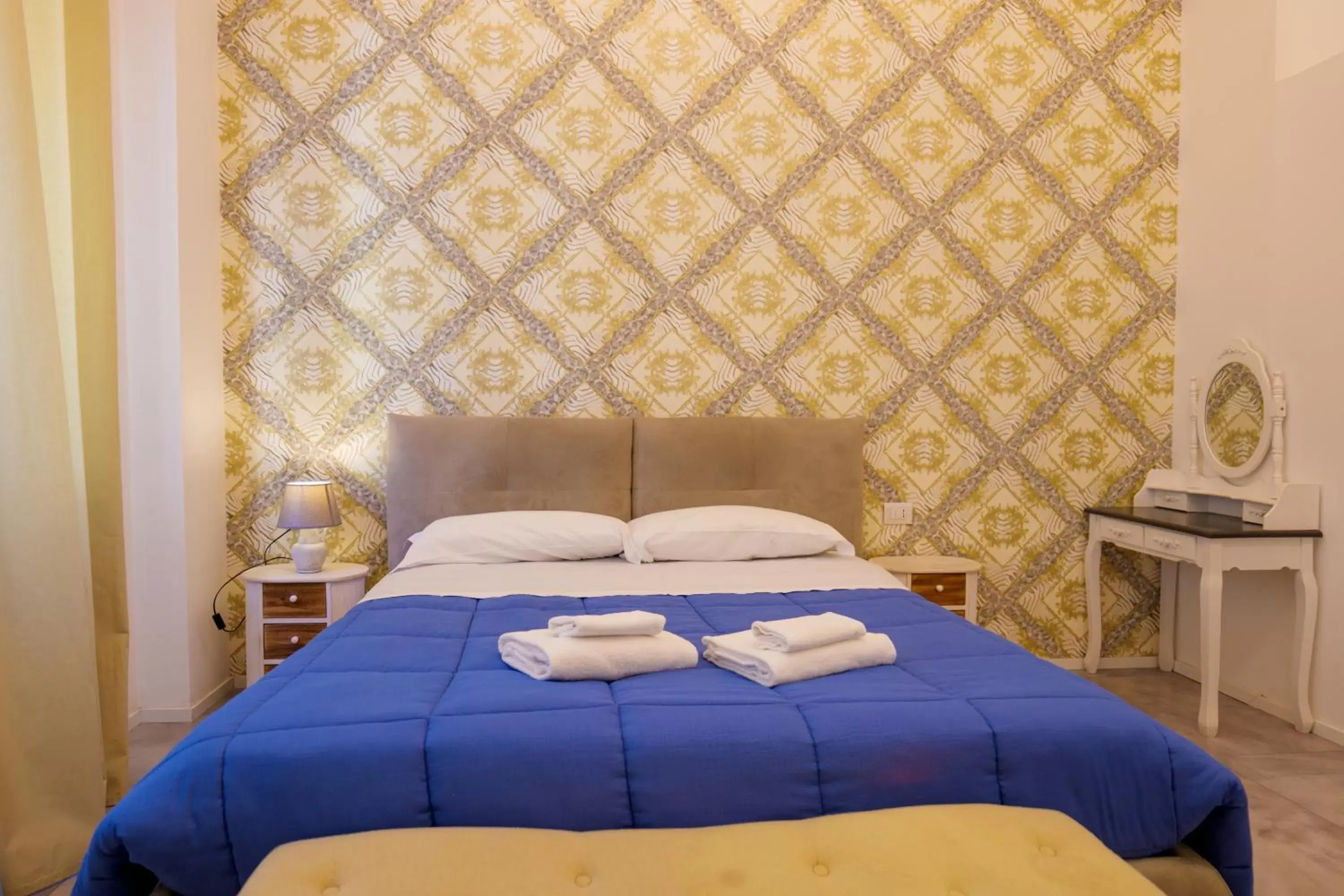 Bed in Relais Vittorio Veneto - Luxotel & Apartotel