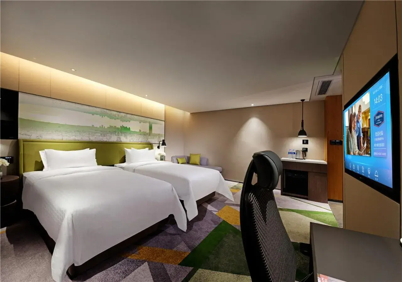 Bed in Hampton by Hilton Guangzhou Tianhe Sports Center