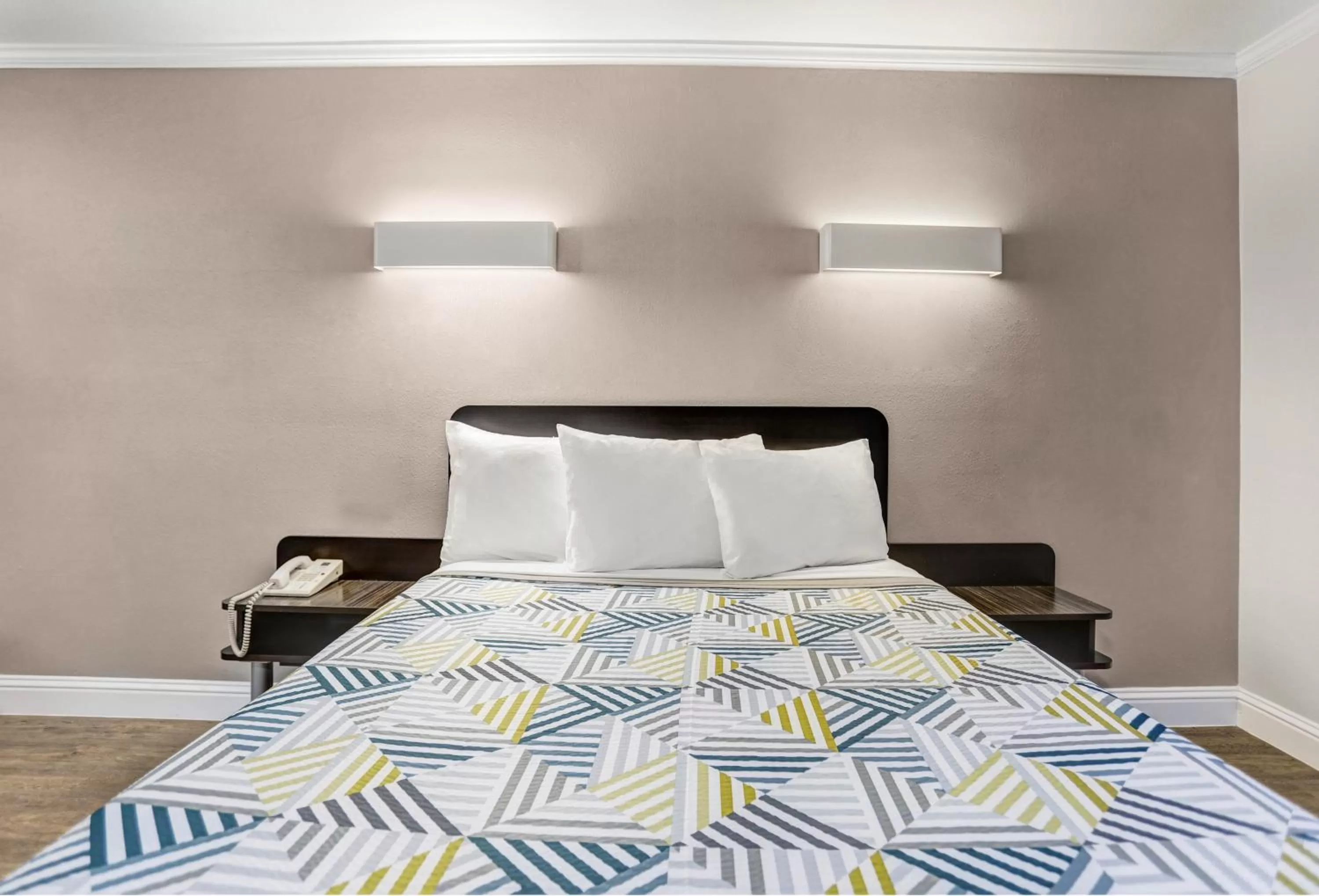 Bedroom, Bed in Motel 6-Lodi, CA