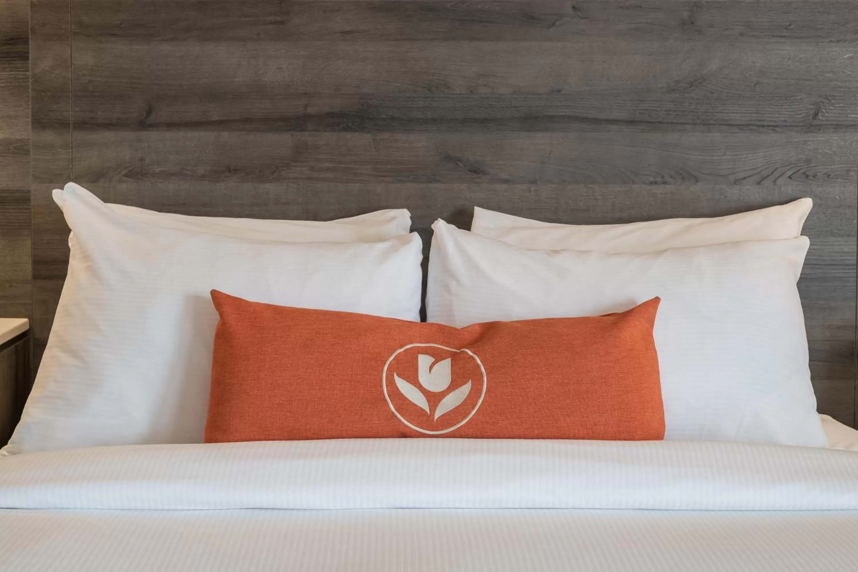 Bed in Amsterdam Inn & Suites Moncton