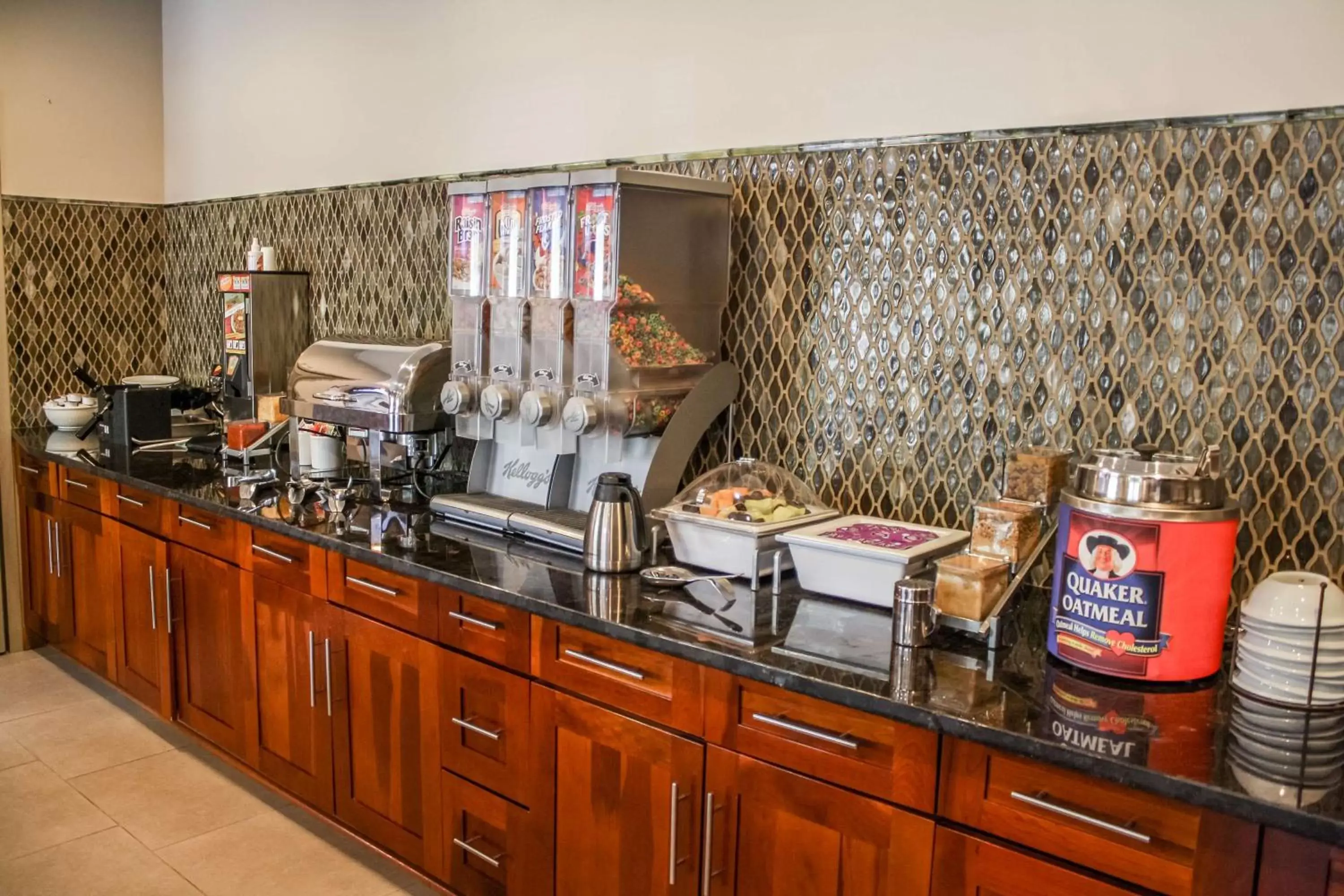 Restaurant/places to eat, Kitchen/Kitchenette in Country Inn & Suites by Radisson, Washington Dulles International Airport, VA