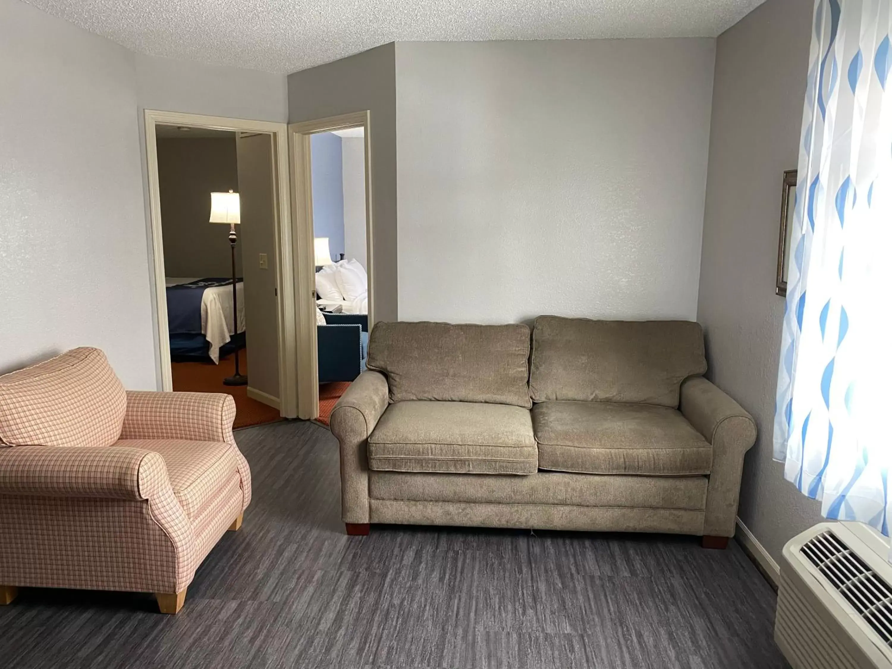 Seating Area in Days Inn & Suites by Wyndham Green Bay WI