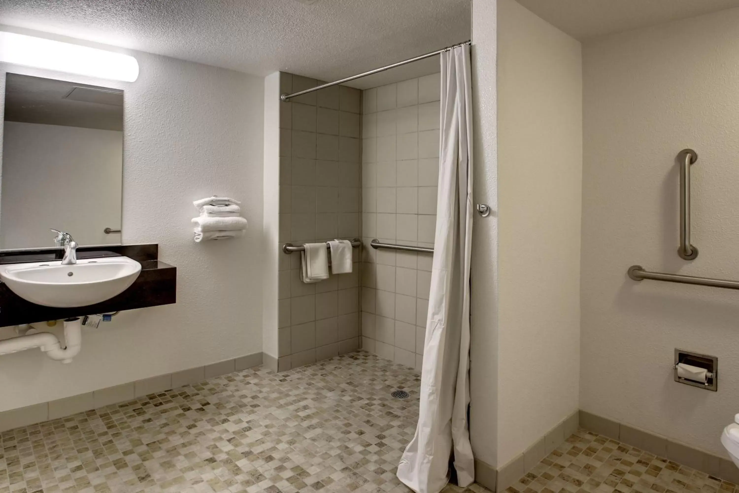 Shower, Bathroom in Motel 6-Ogden, UT - Riverdale