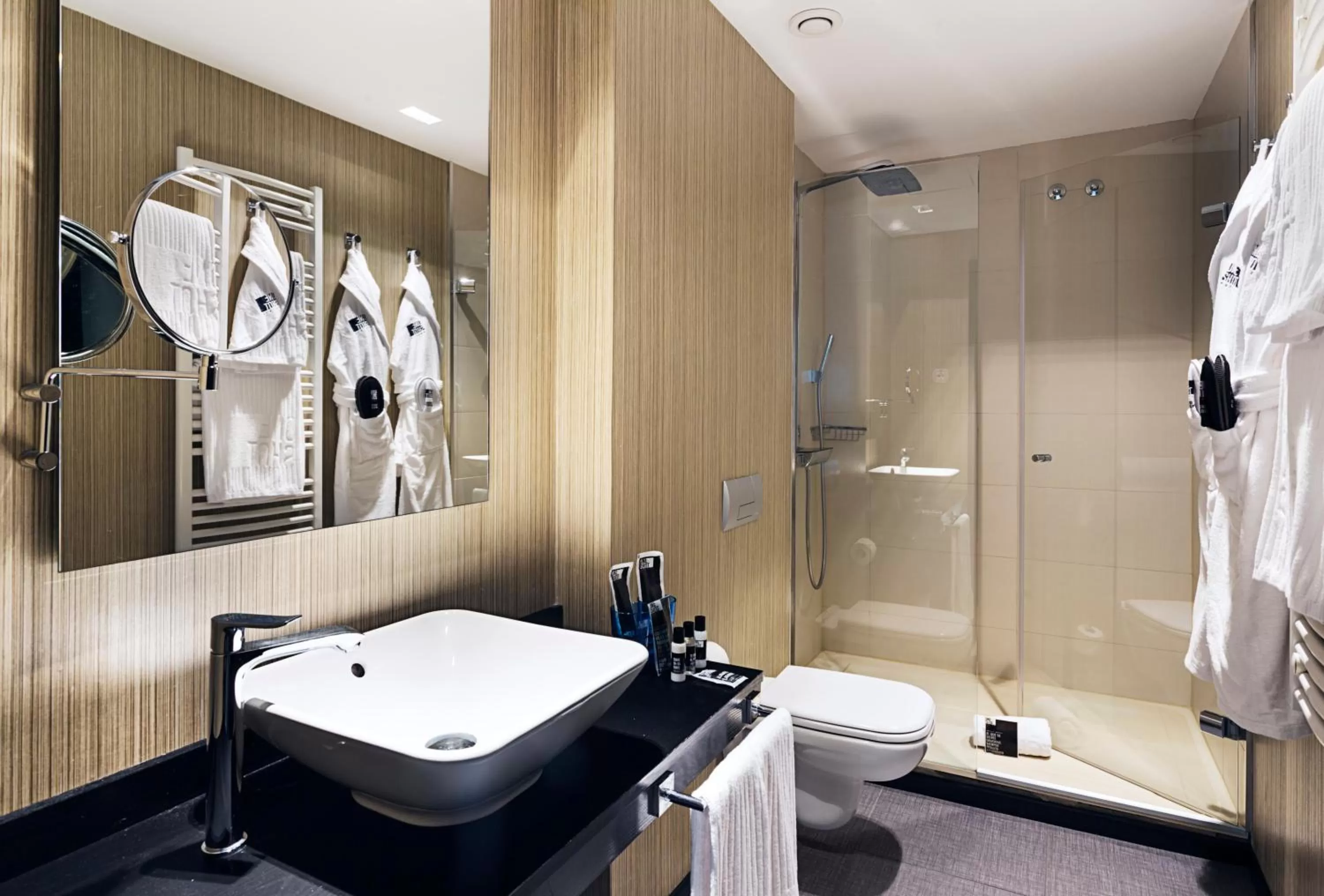 Shower in One Shot Luchana