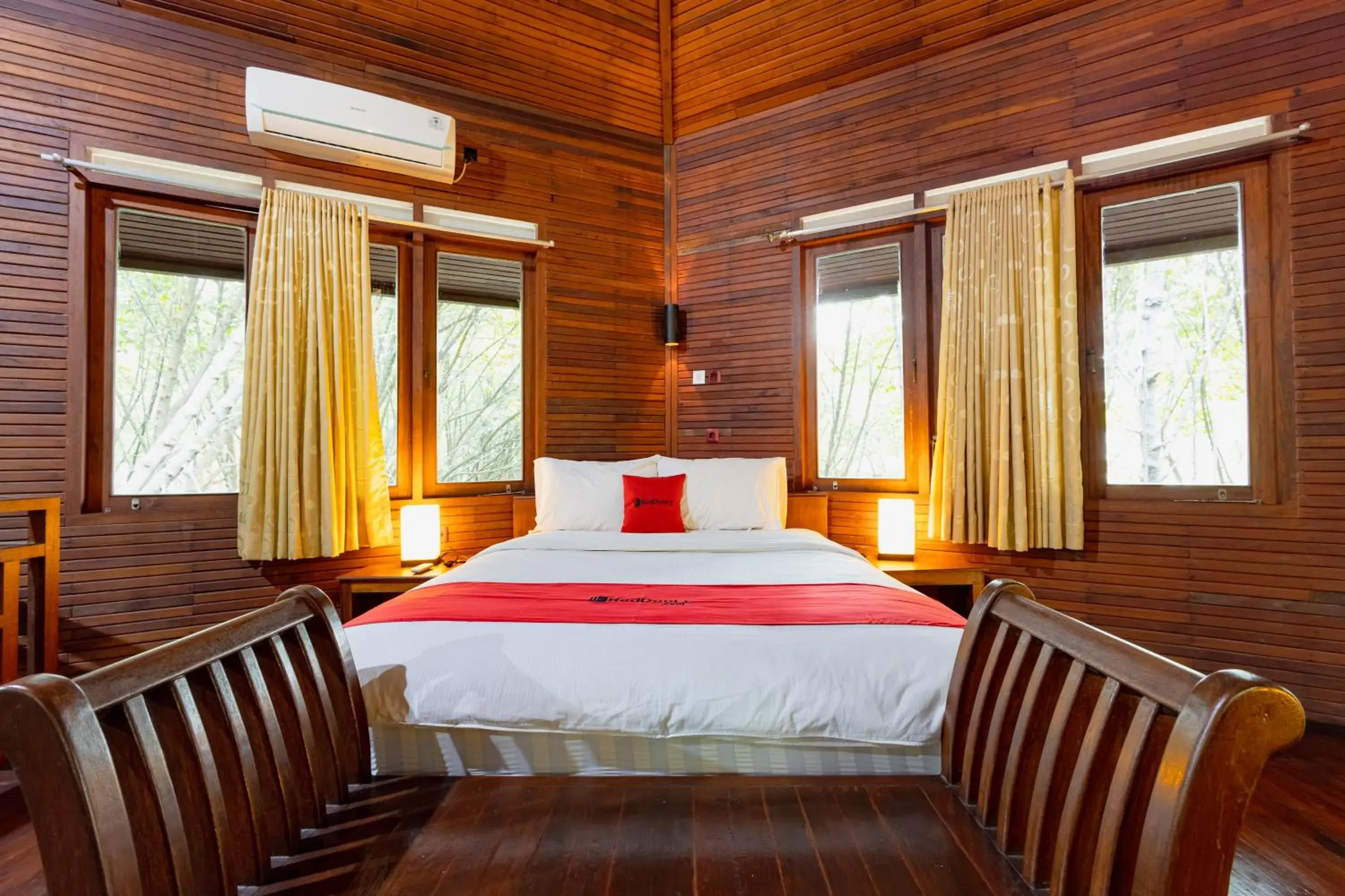 Bedroom, Bed in RedDoorz Resort @ Taman Wisata Mangrove