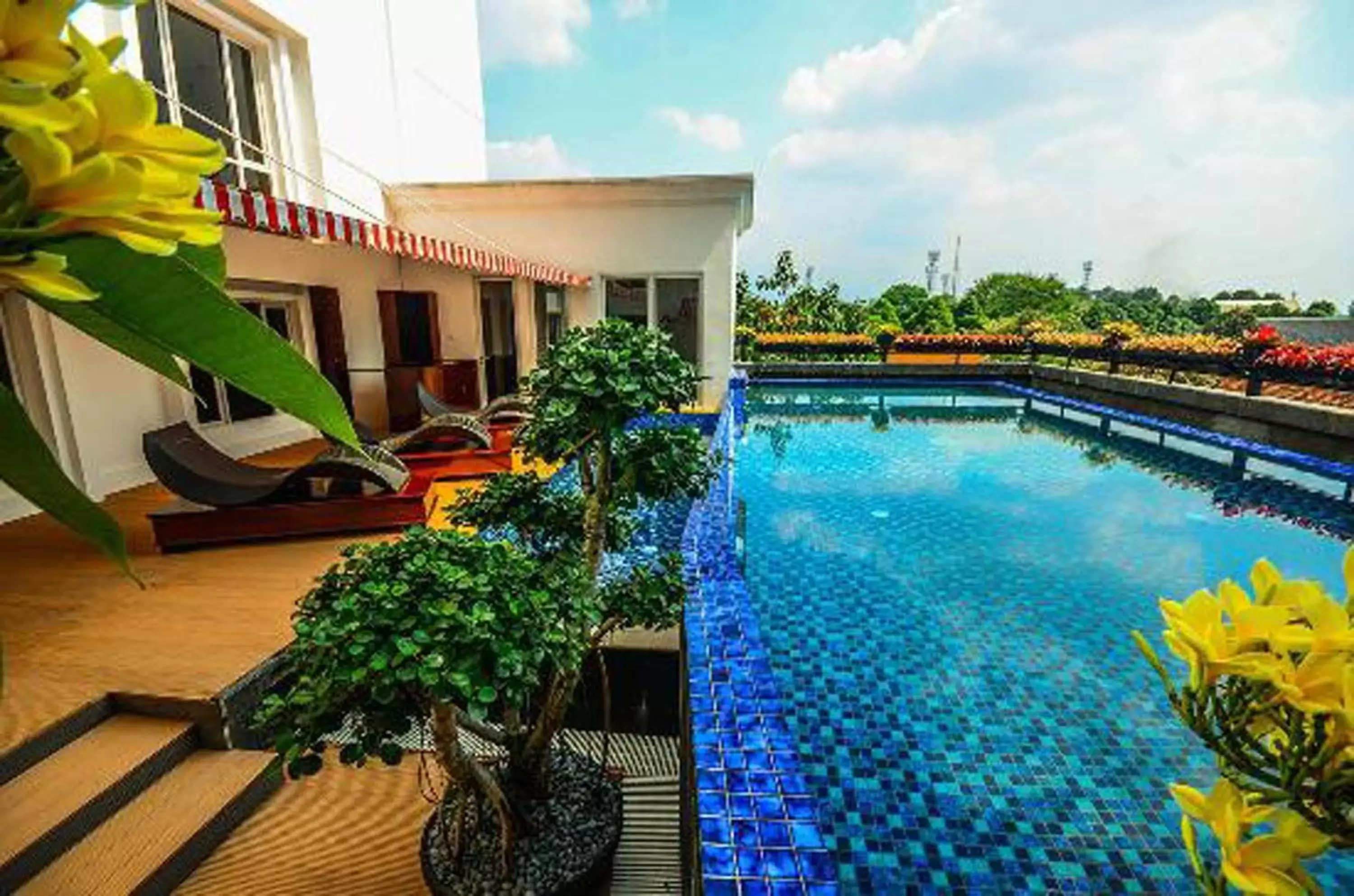 Swimming Pool in The Sahira Hotel Syariah