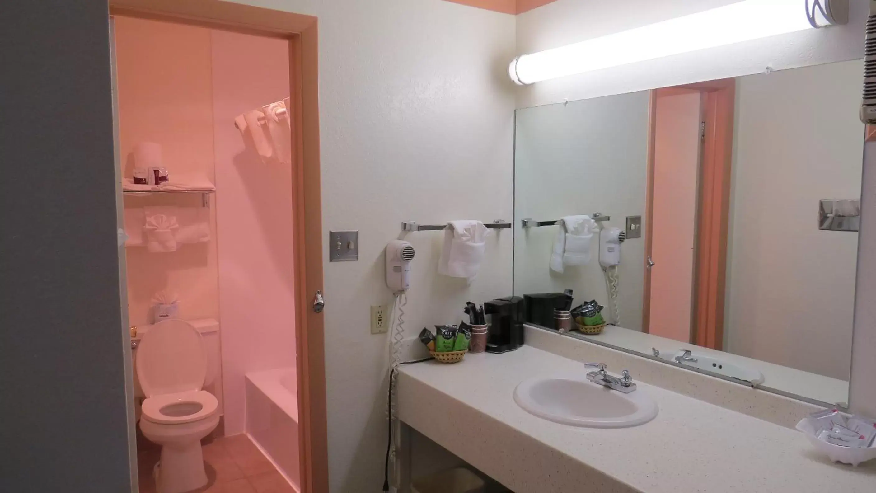 Toilet, Bathroom in Howard Johnson by Wyndham Raton