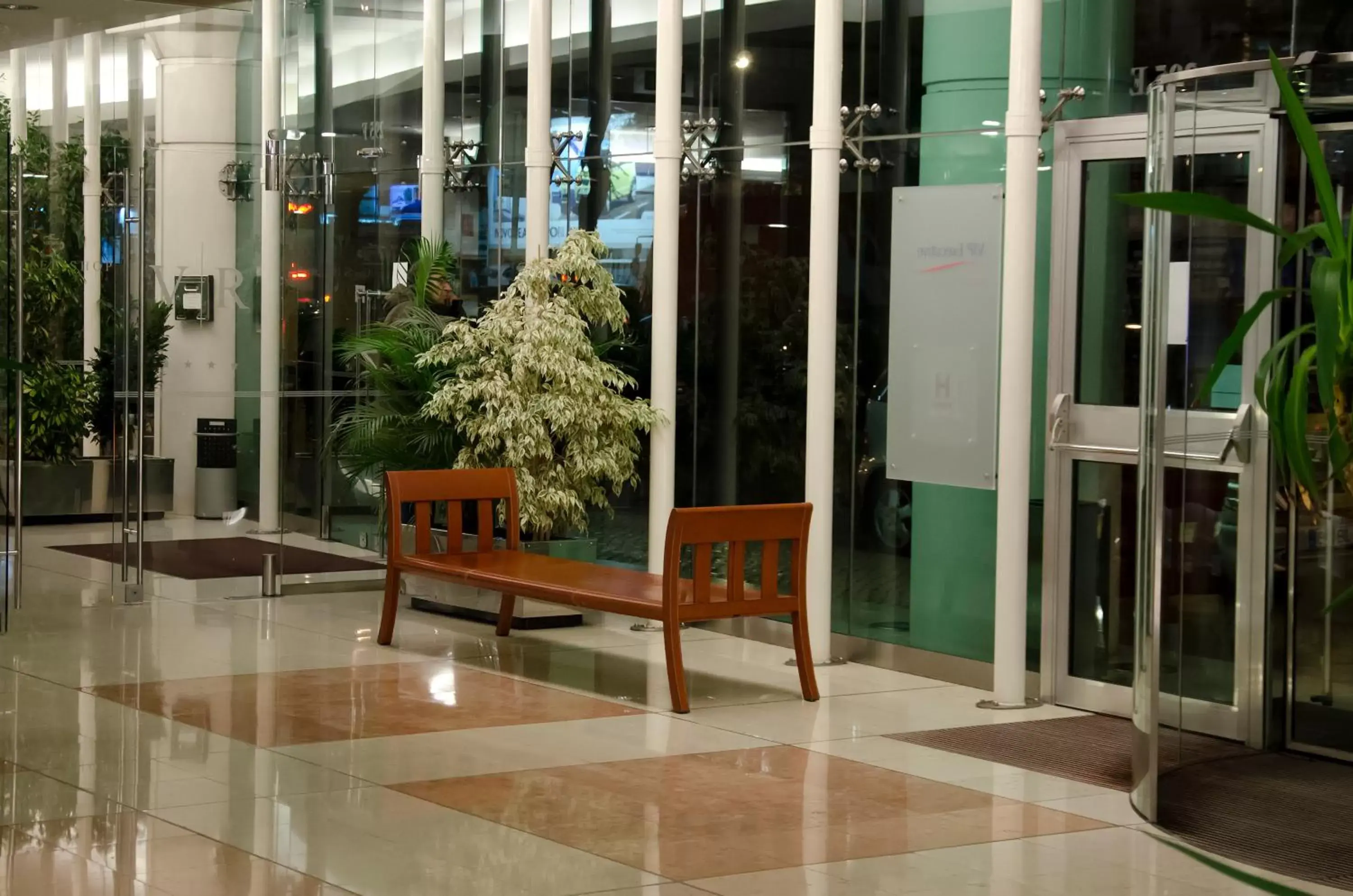 Lobby or reception in VIP Executive Entrecampos Hotel