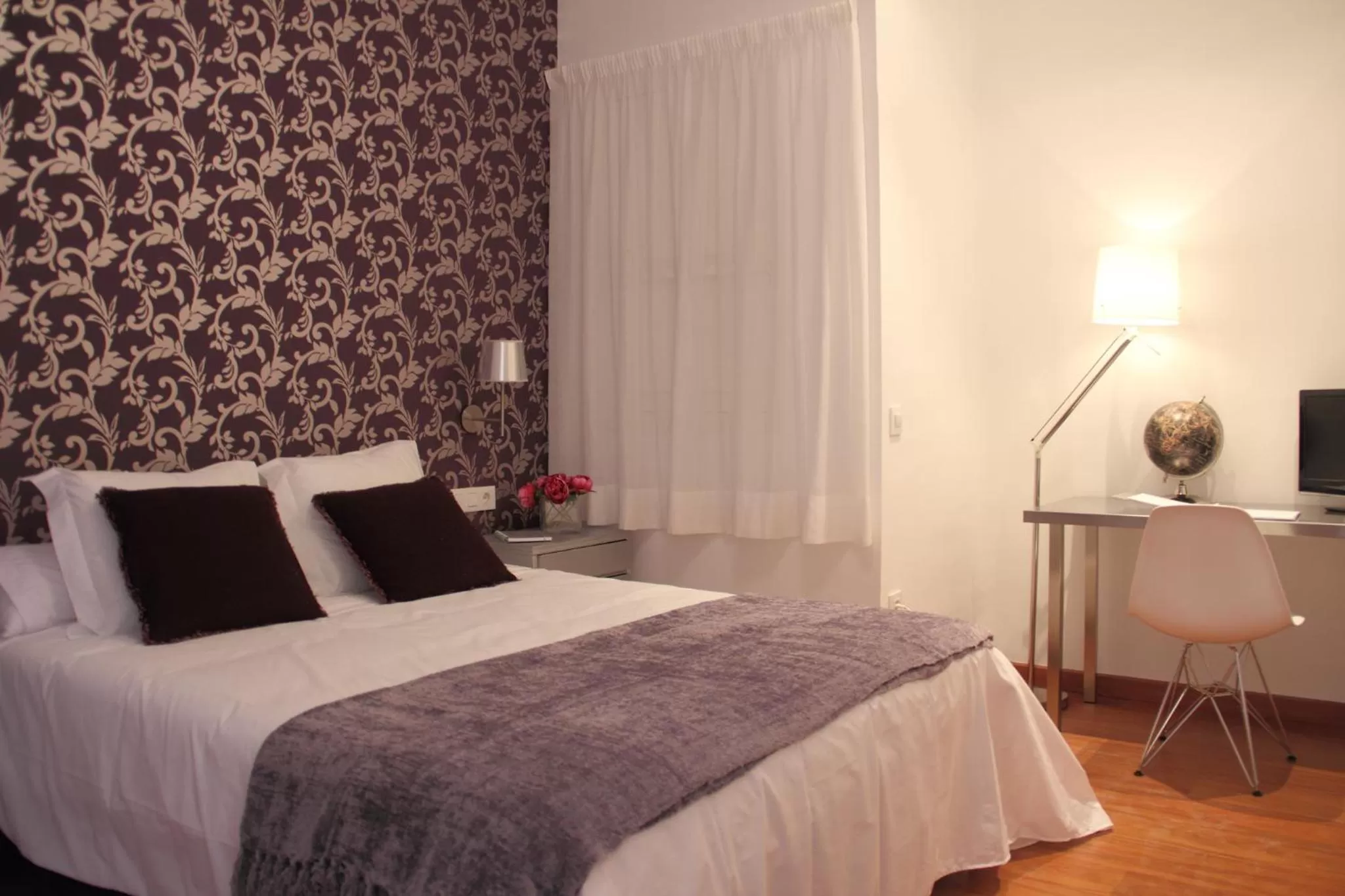 Photo of the whole room, Bed in 7 Moons B&B