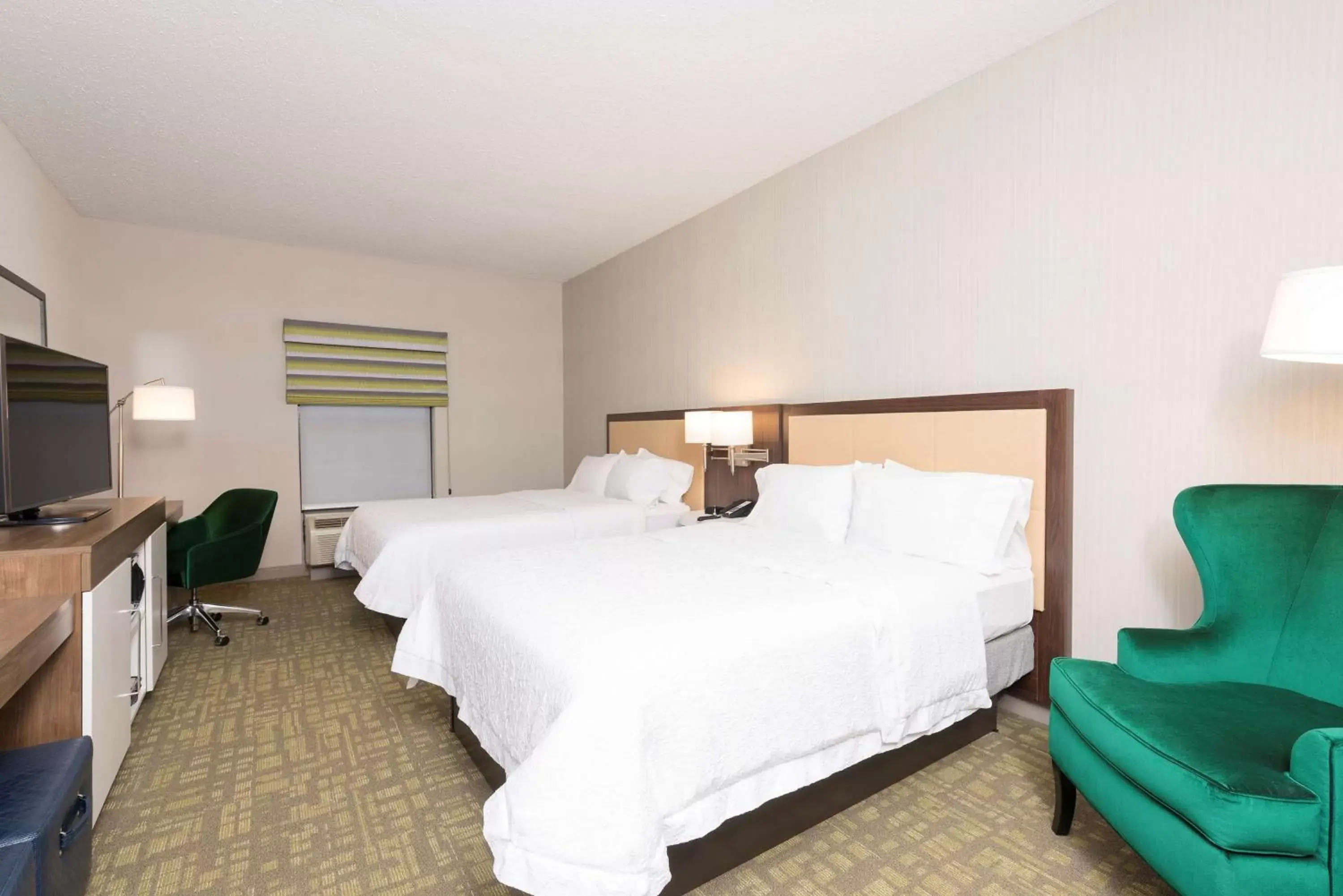 Bedroom, Bed in Hampton Inn & Suites East Lansing