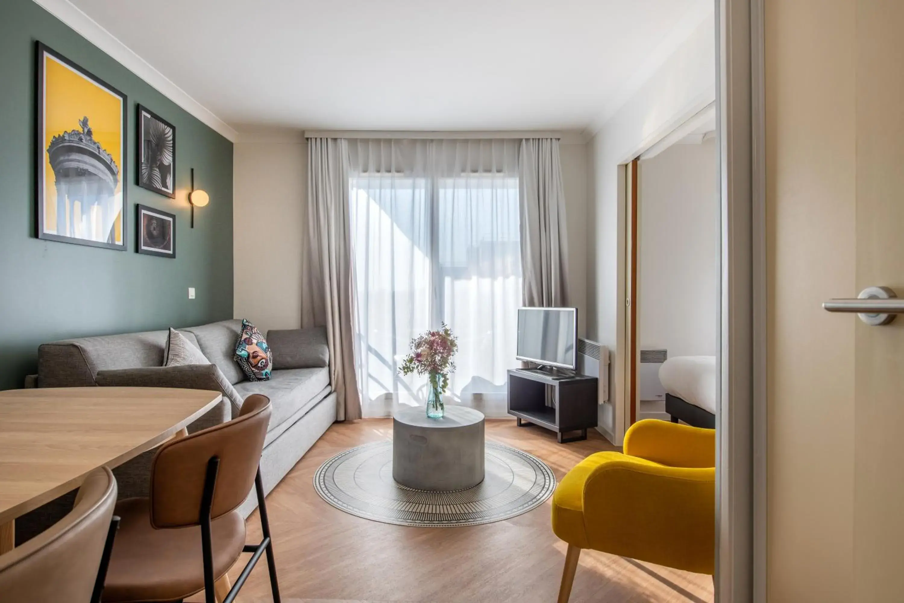 Living room, Seating Area in Adagio Paris Buttes Chaumont Aparthotel