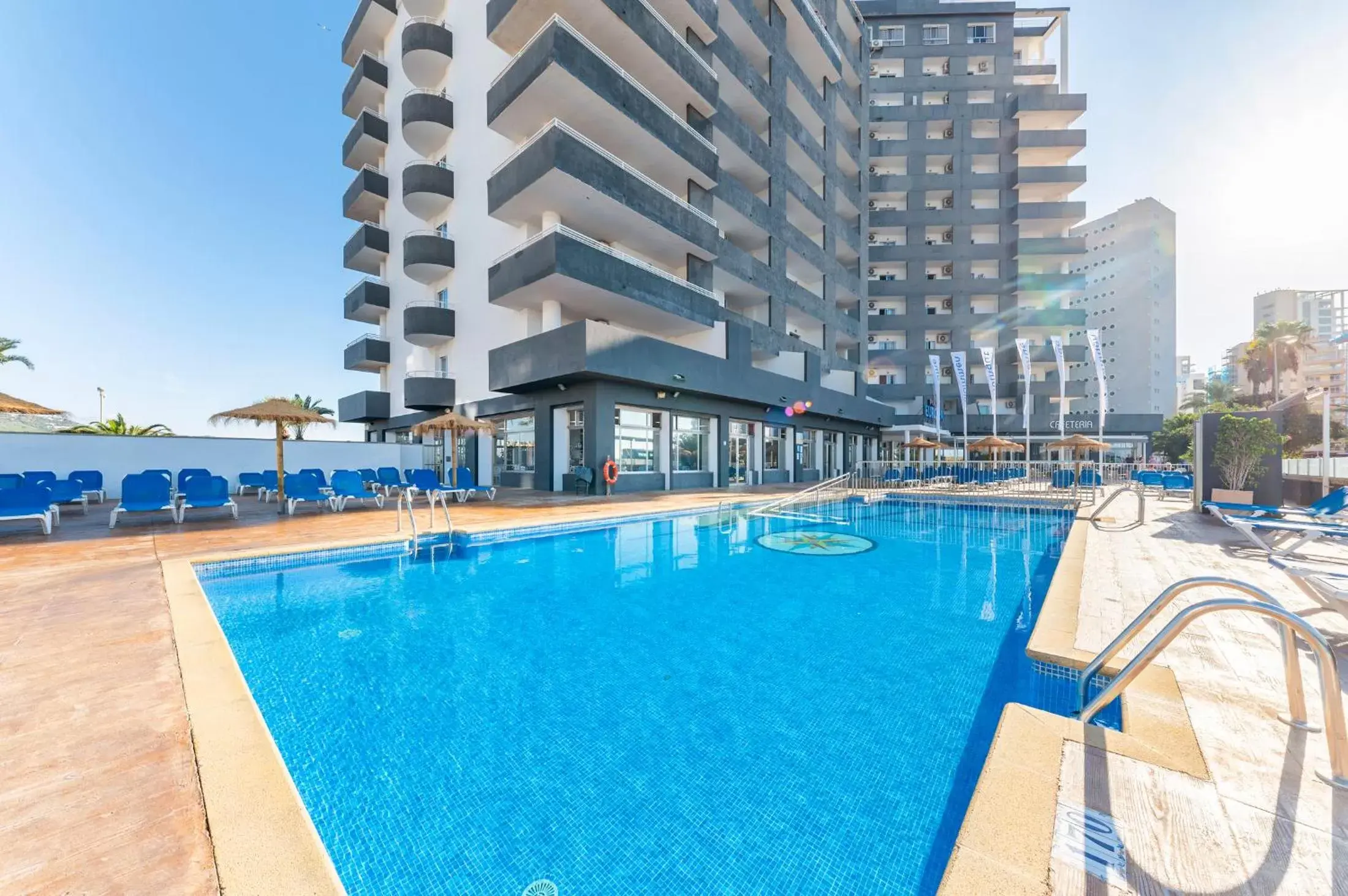 Property building, Swimming Pool in Port Europa