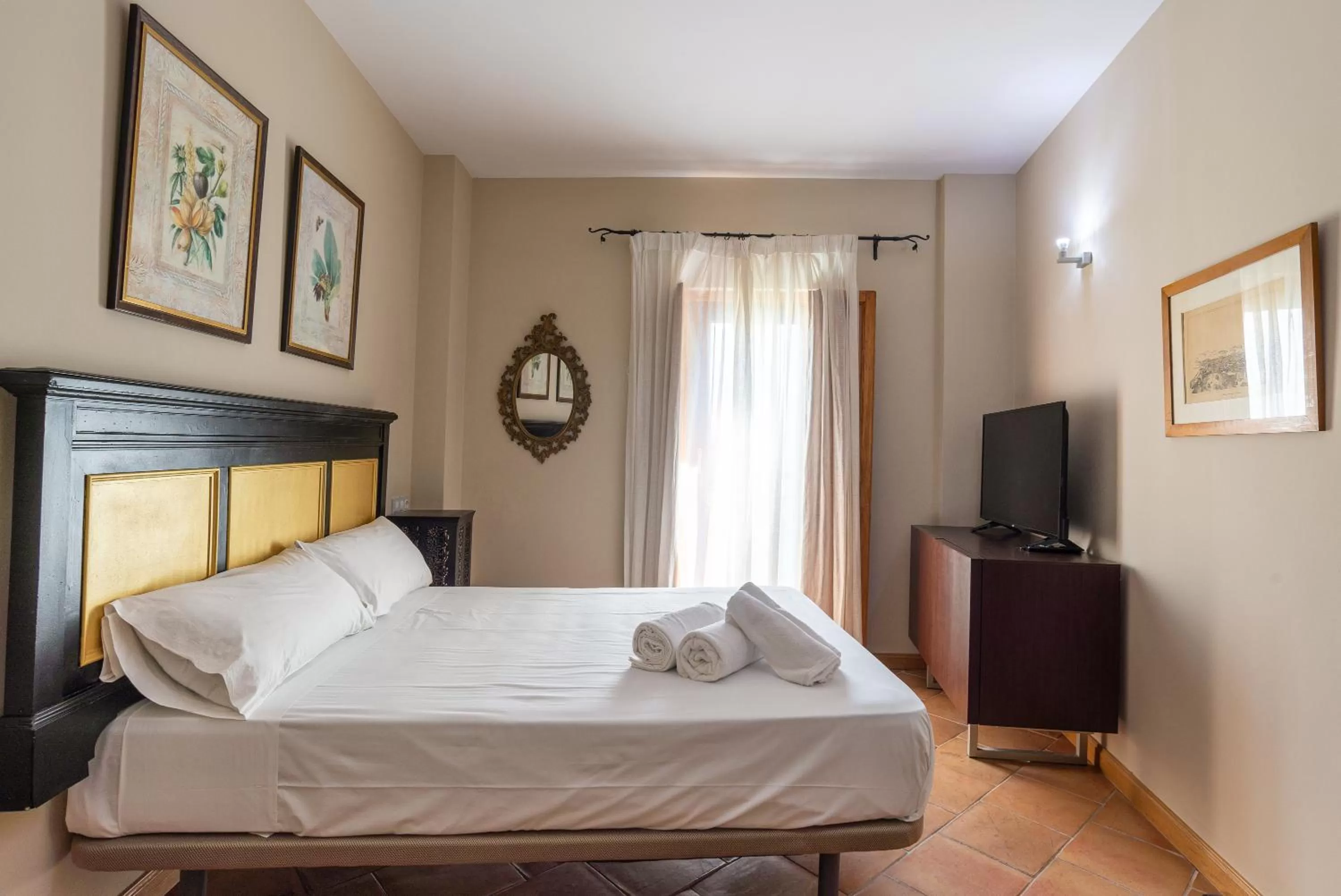 Bedroom, Bed in Hotel Albaicín