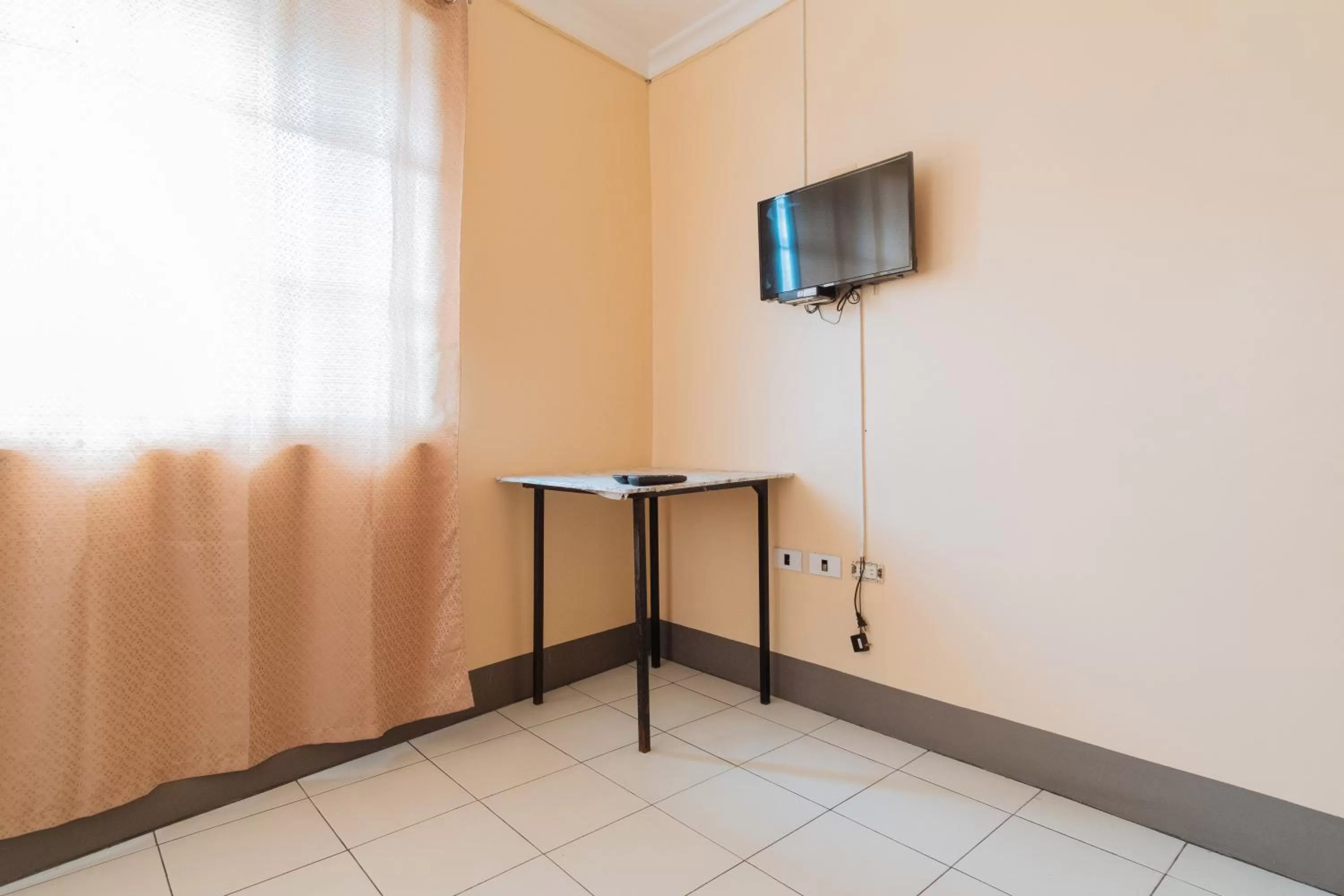 TV and multimedia, TV/Entertainment Center in Dechmark Hotel