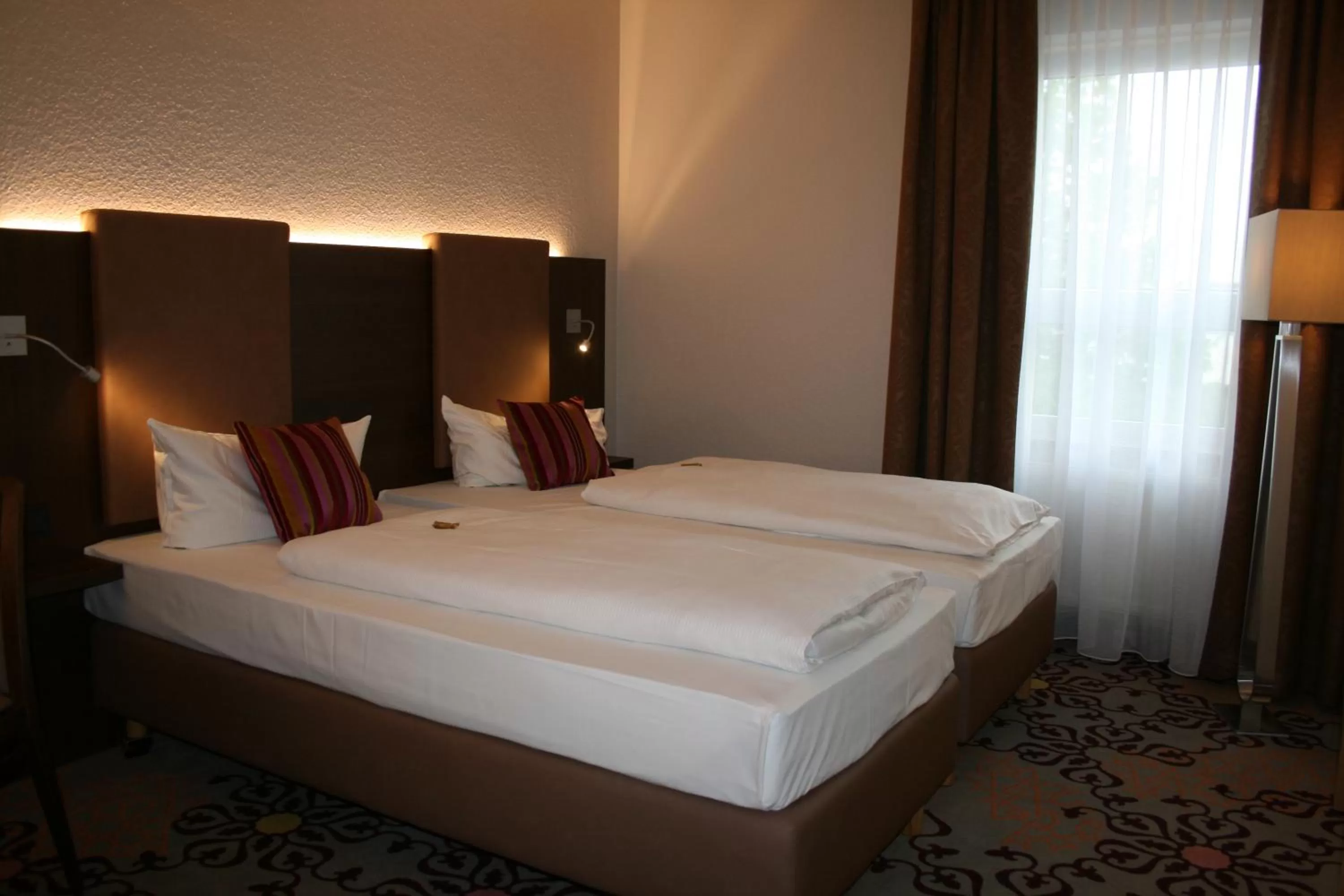 Photo of the whole room, Bed in HOTEL PARQÉO im A66