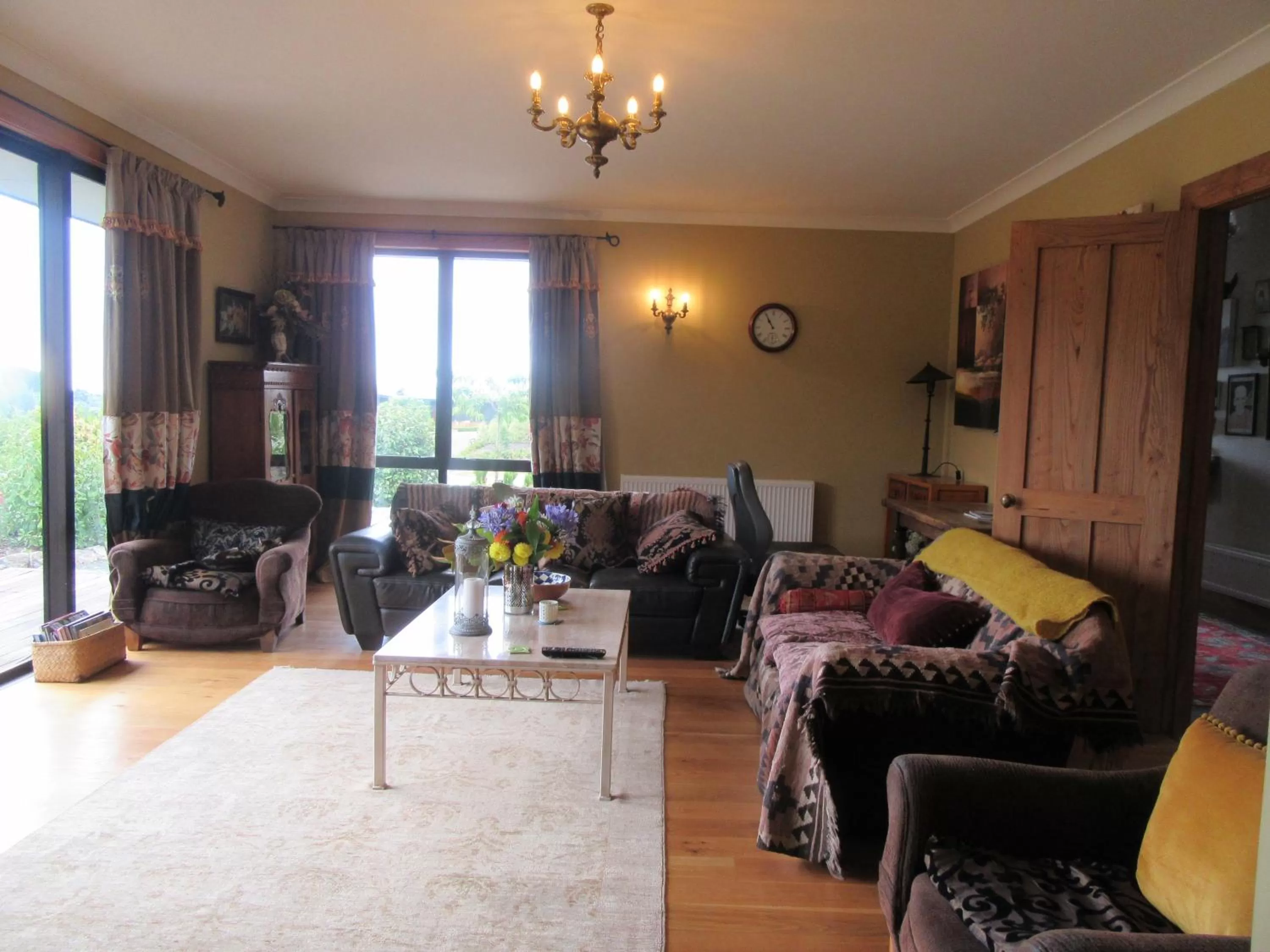 Living room in Redwood Valley B & B