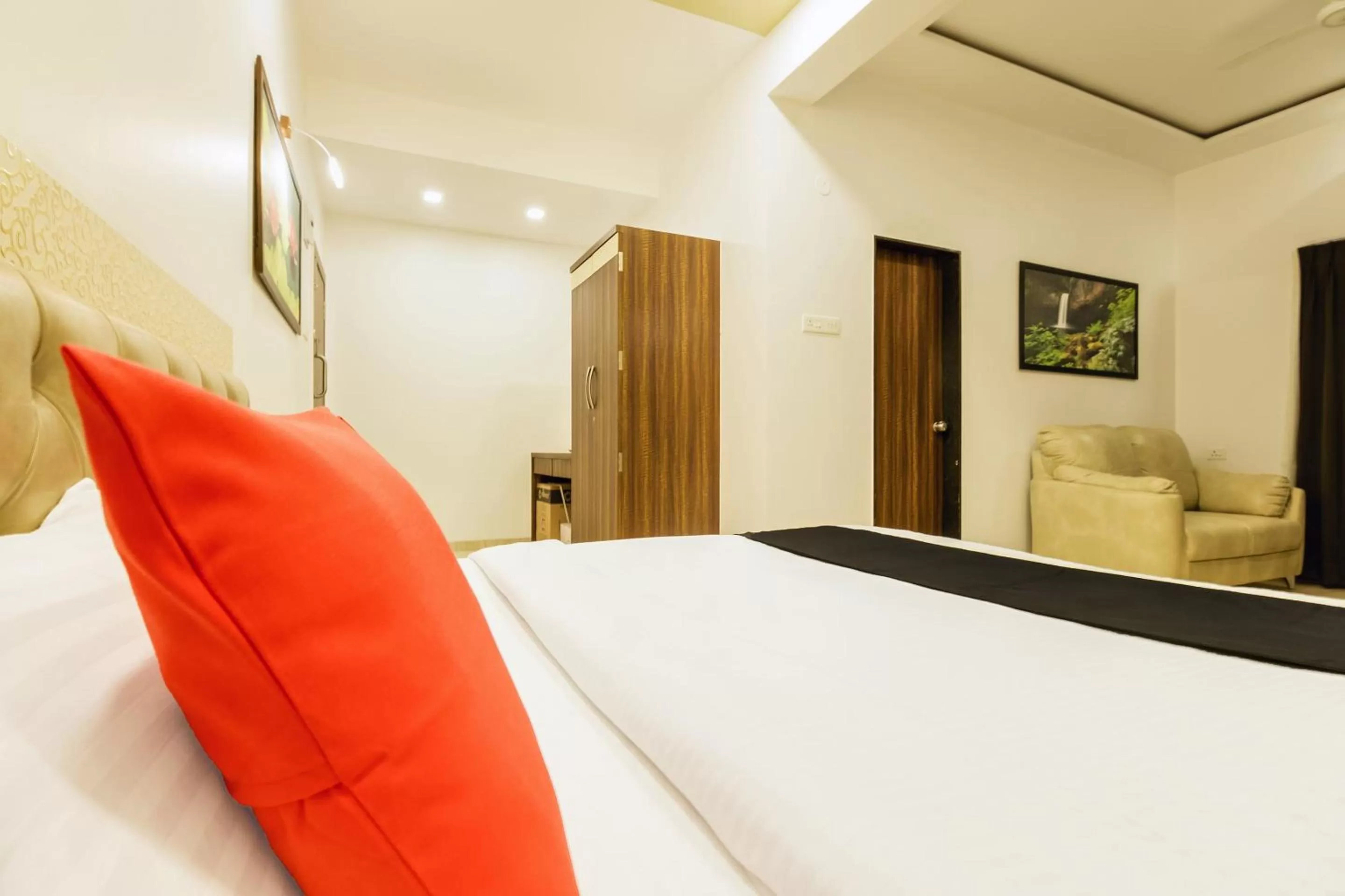 Bedroom, Bed in Hotel Om Inn - Talegaon Dabhade