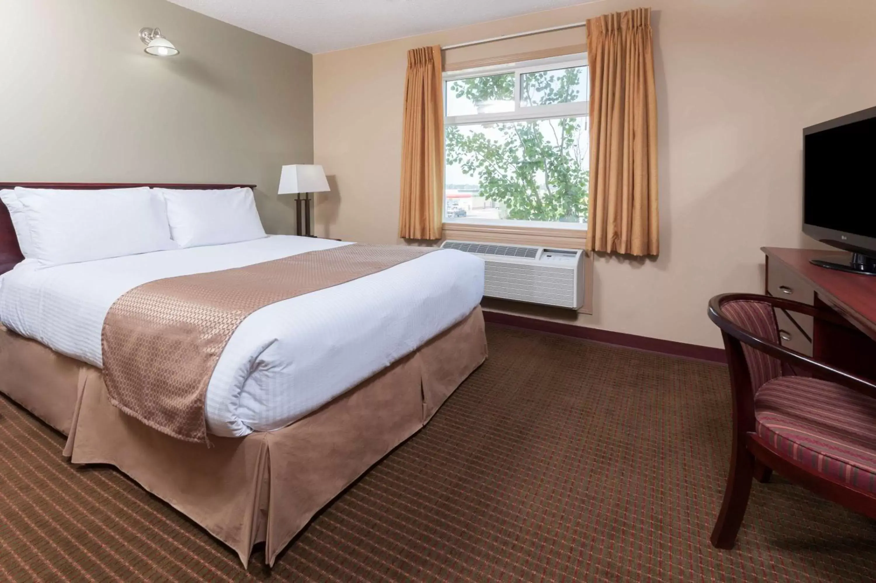 Superior Queen Room - Non-Smoking in Super 8 by Wyndham Fort Saskatchewan