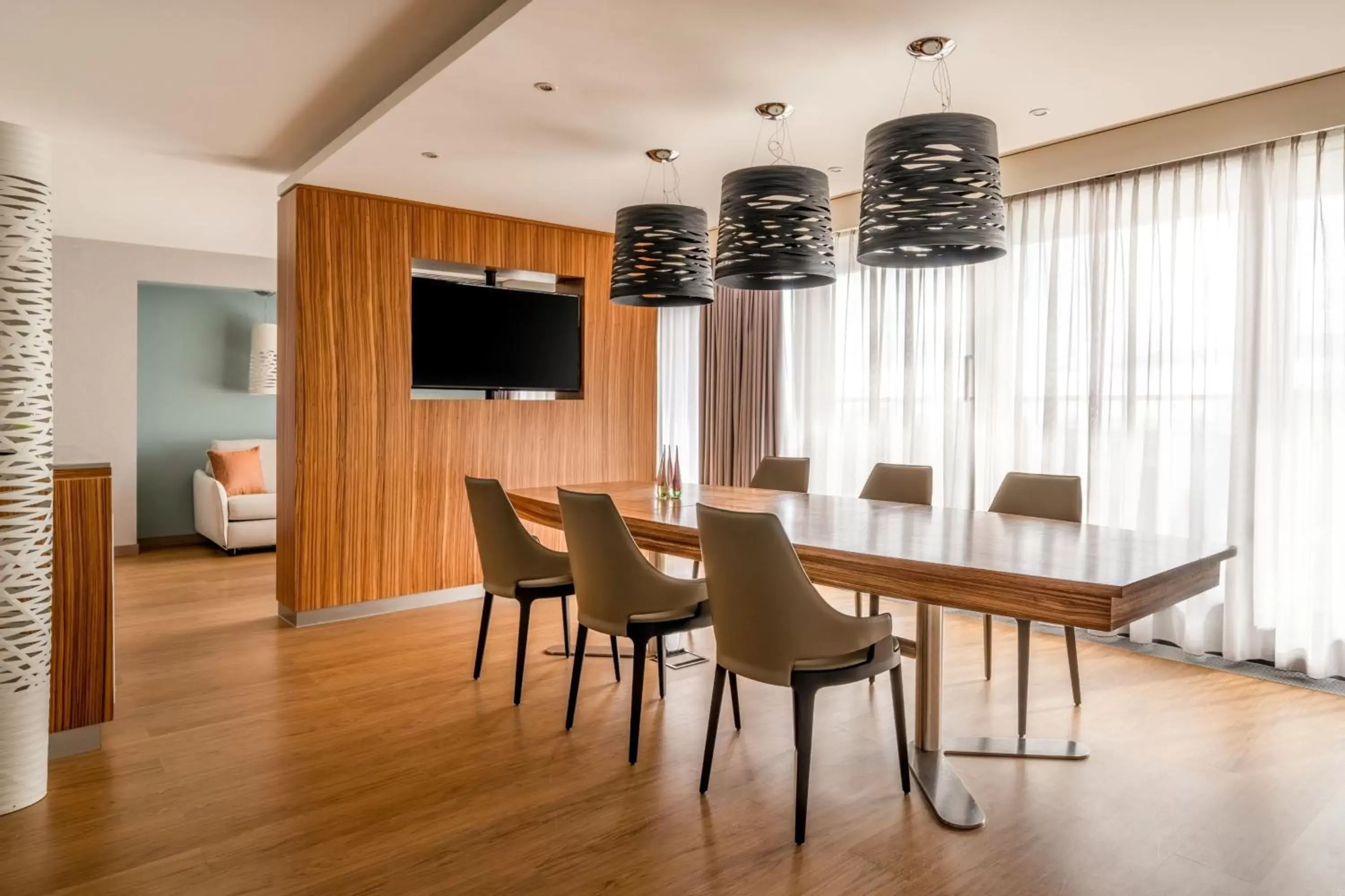 Bedroom, Dining Area in Zurich Marriott Hotel