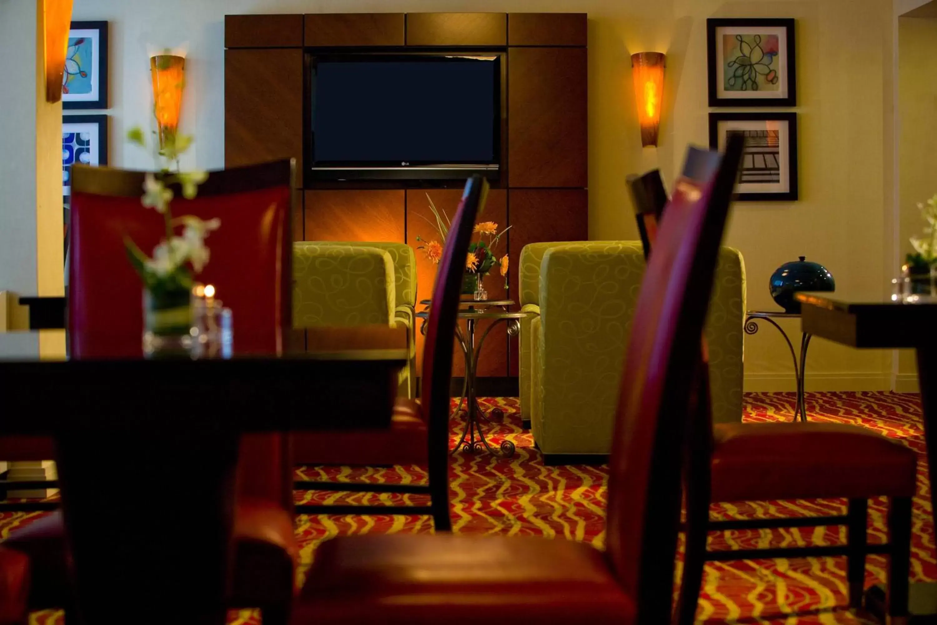Lounge or bar, TV/Entertainment Center in Baltimore Marriott Inner Harbor at Camden Yards