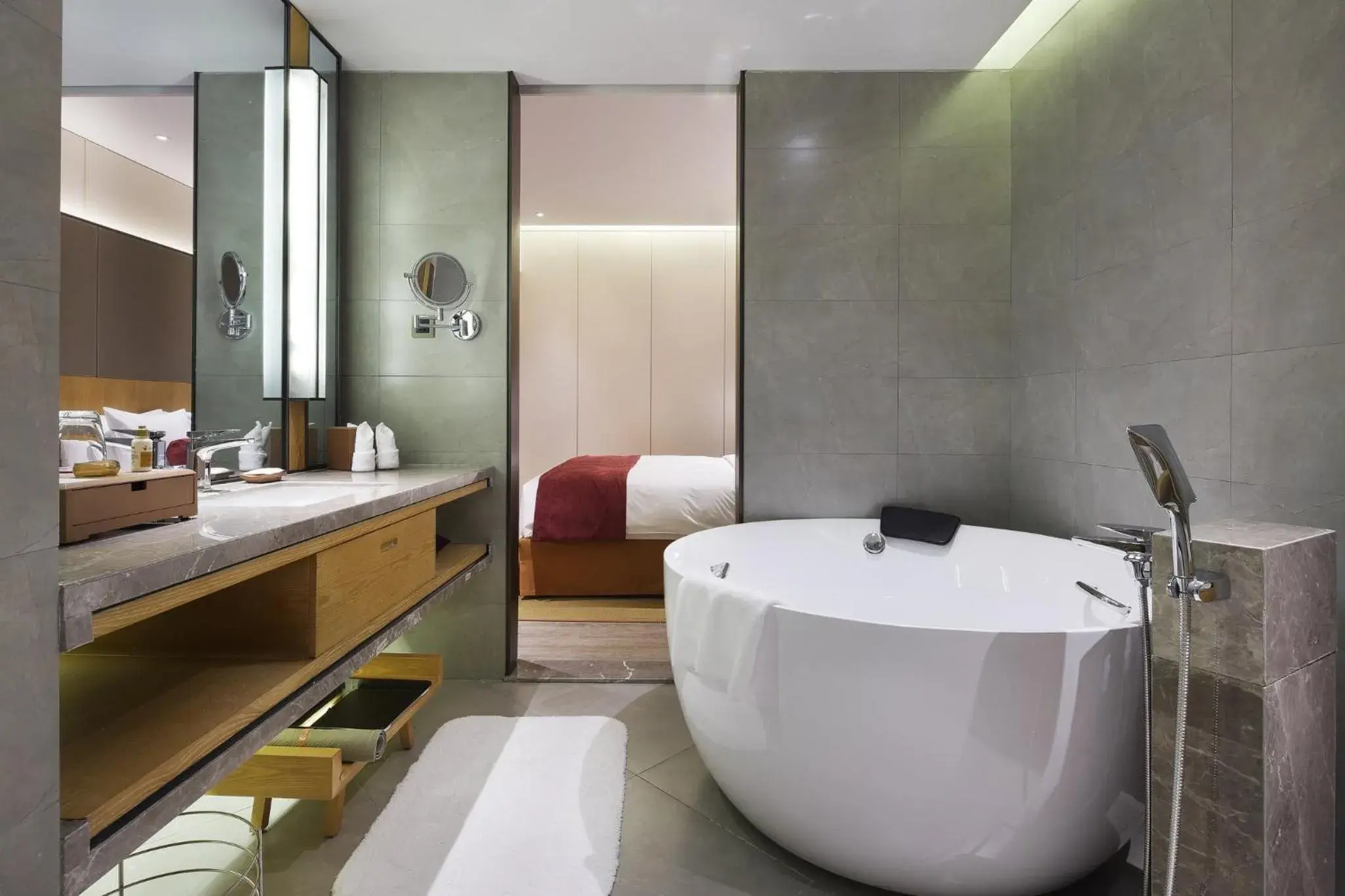 Photo of the whole room, Bathroom in Crowne Plaza Nanchang Wanli, an IHG Hotel