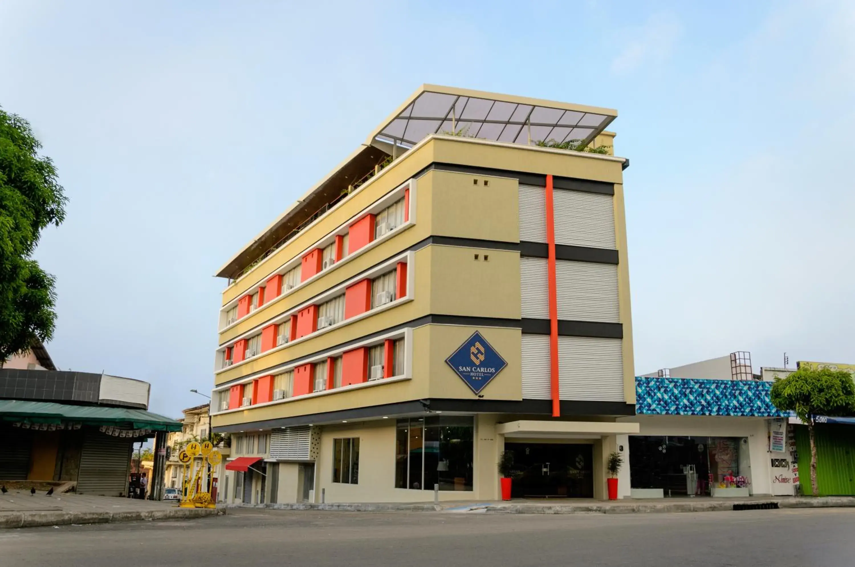 Facade/entrance, Property Building in Hotel San Carlos