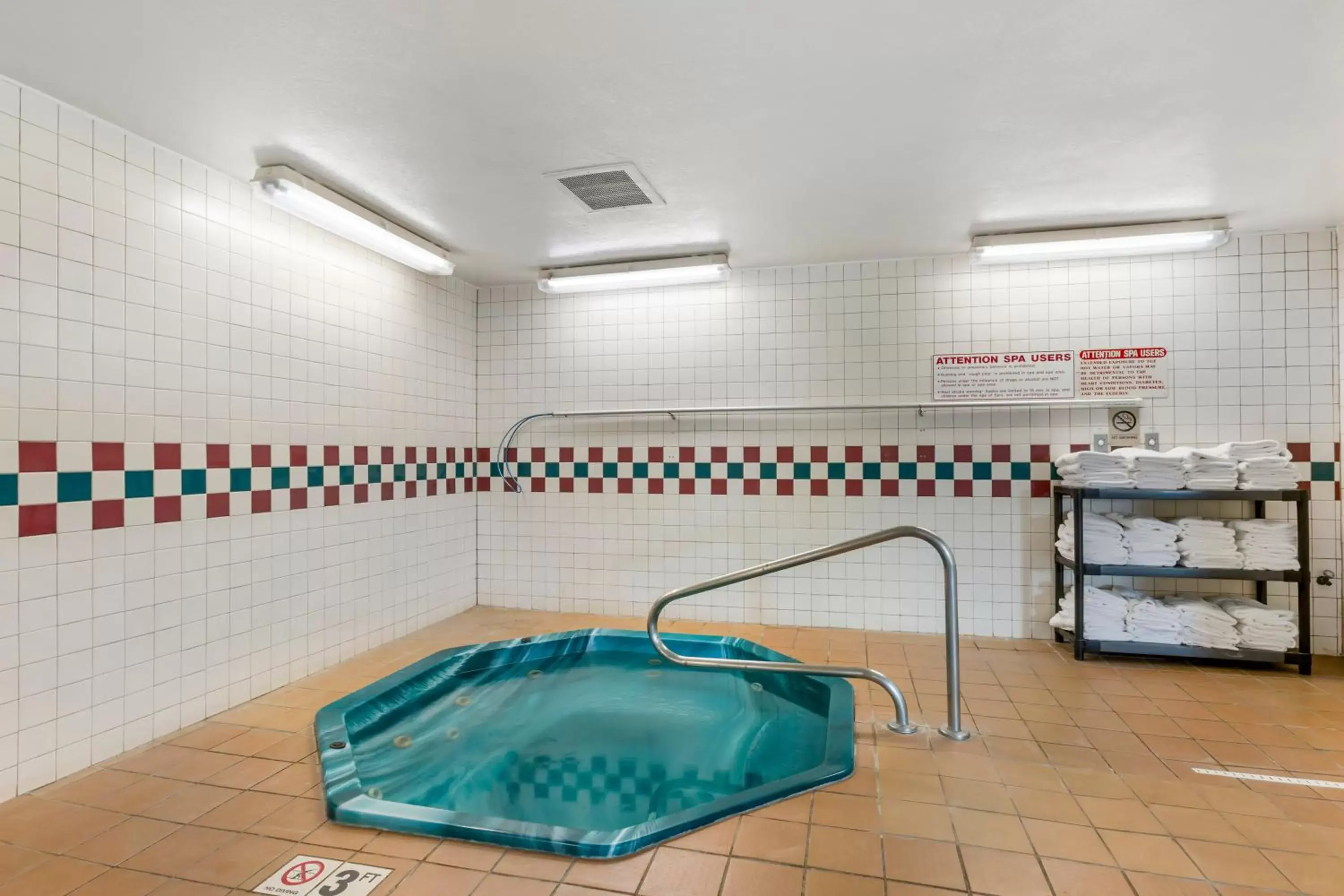 Swimming pool in Quality Inn Red Lodge Gateway To Yellowstone Swimming pool in Quality Inn Red Lodge Gateway To Yellowstone