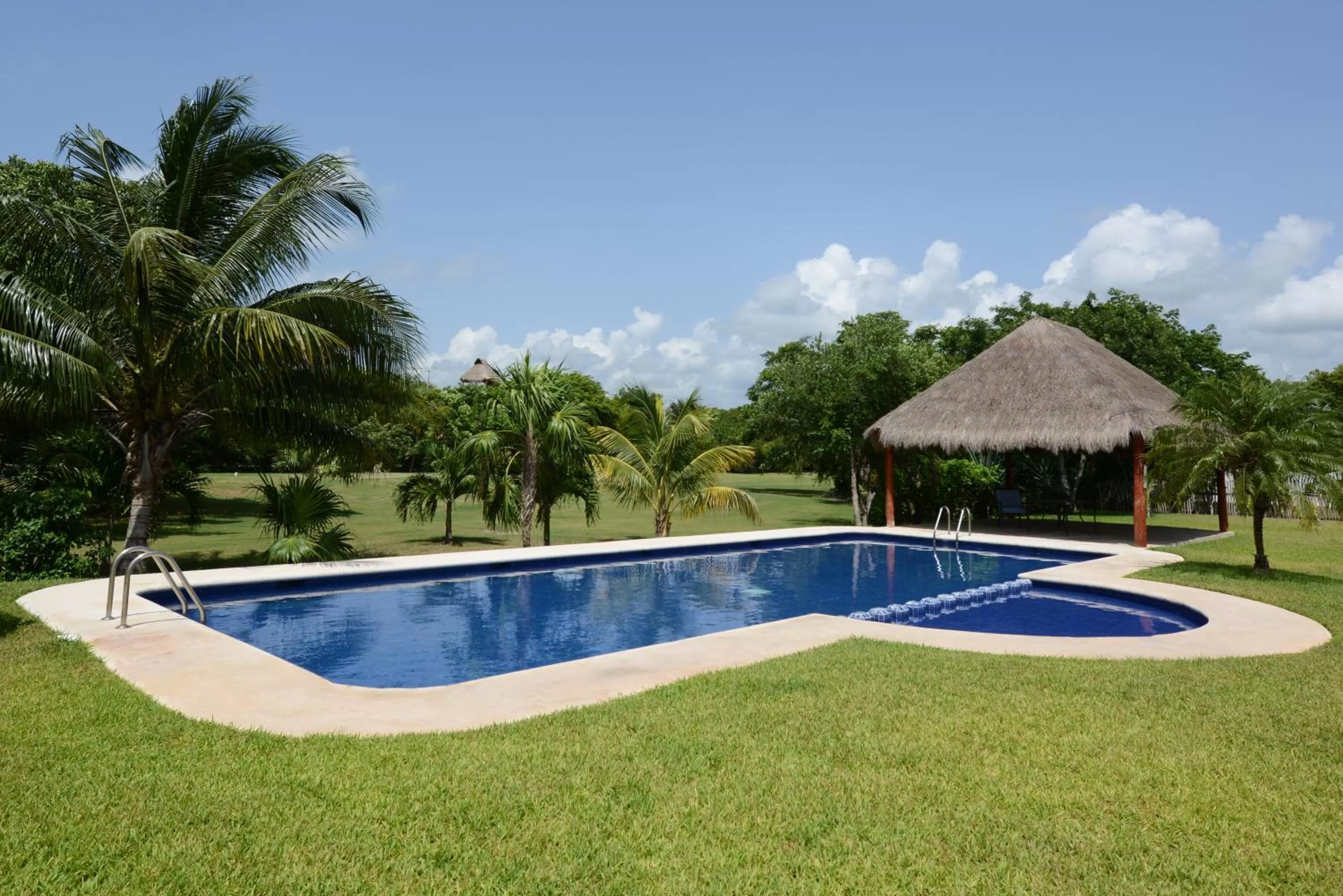 Swimming pool in B&B Mom's House