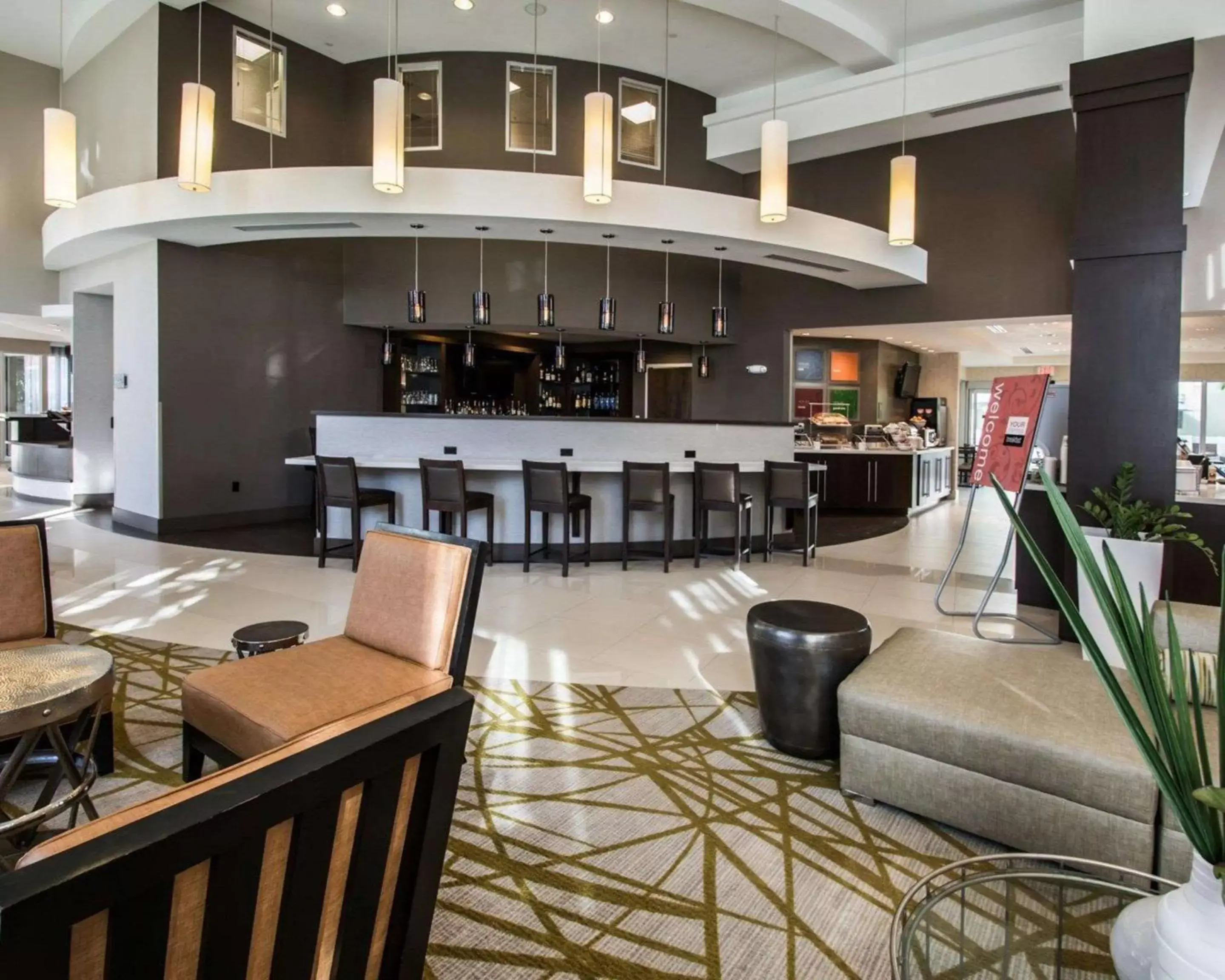 Restaurant/places to eat, Lounge/Bar in Comfort Suites Miami Airport North