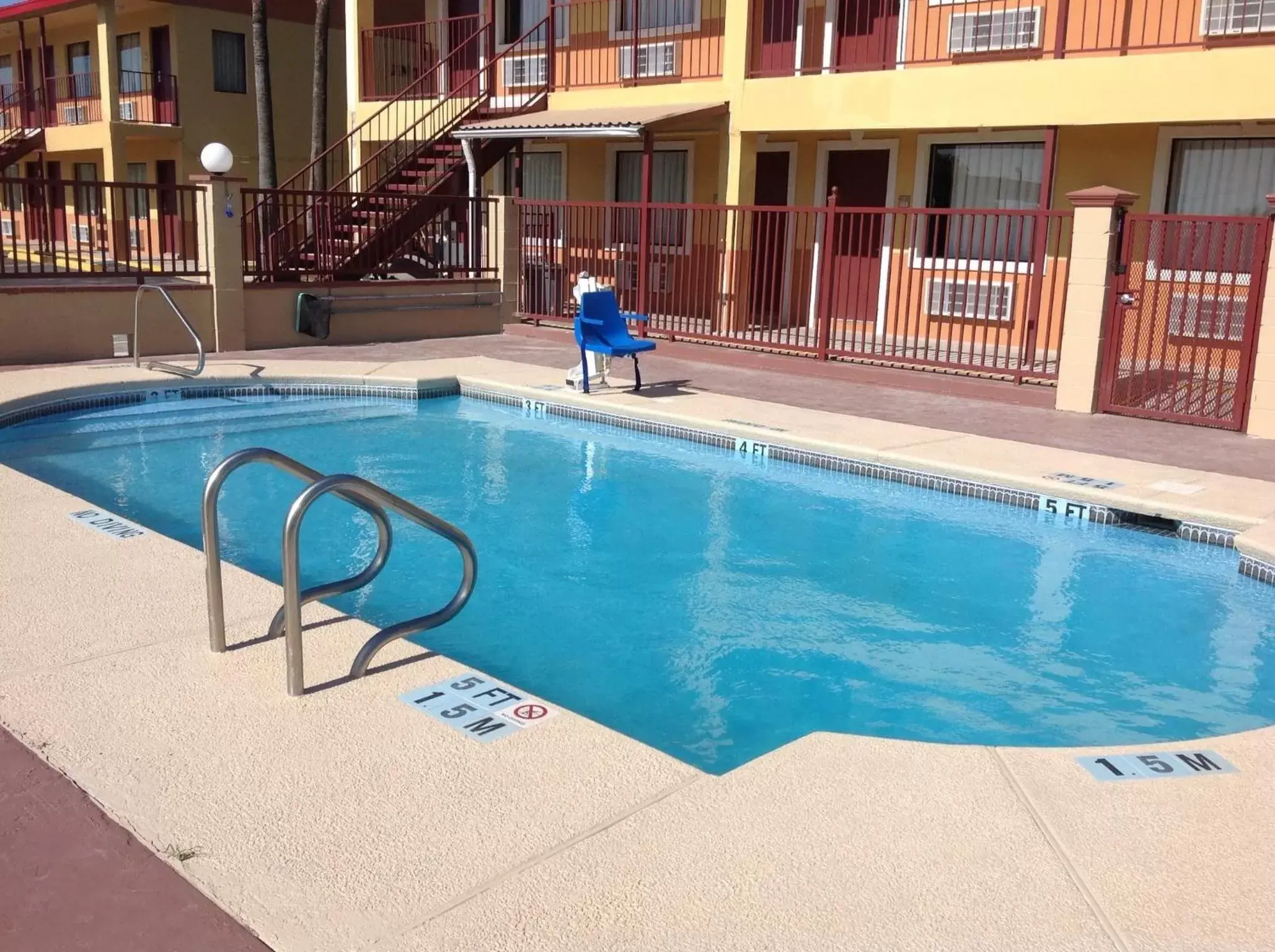 Swimming Pool in Deluxe Inn Airport