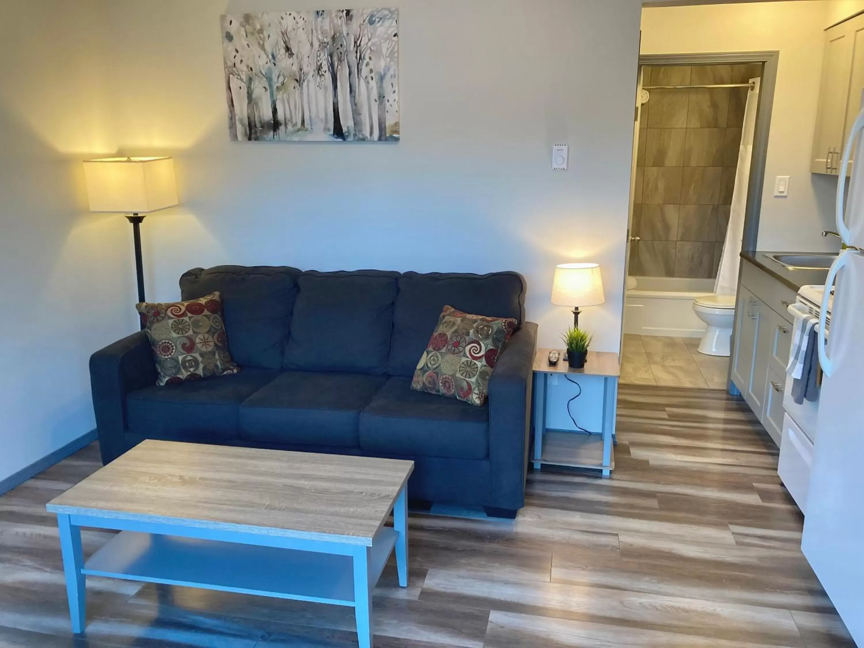 Living room, Seating Area in Lakeside Villa Inn & Suites