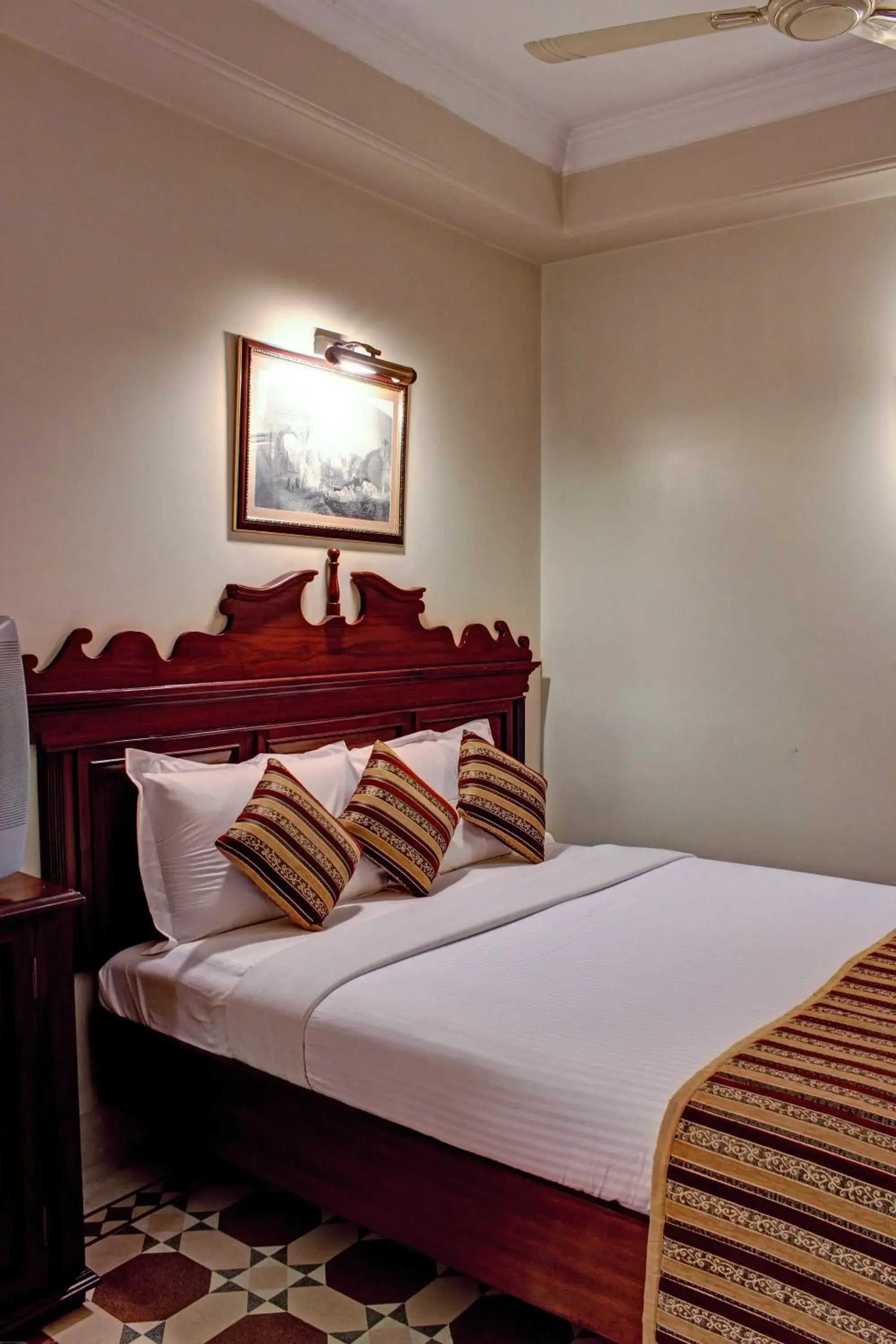 Bed in Palace On Ganges - Heritage Hotel Bed in Palace On Ganges - Heritage Hotel