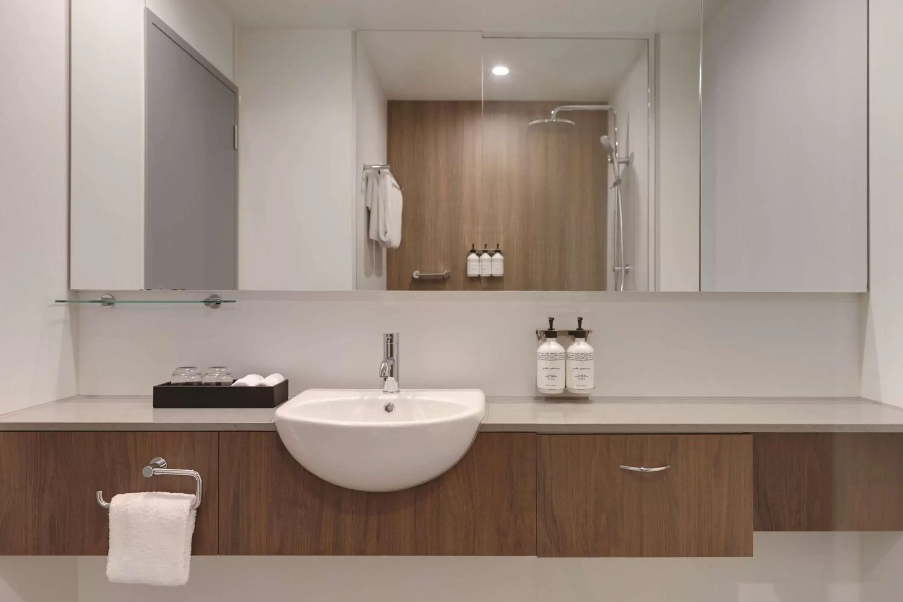 Photo of the whole room, Bathroom in Travelodge Hotel Hurstville Sydney