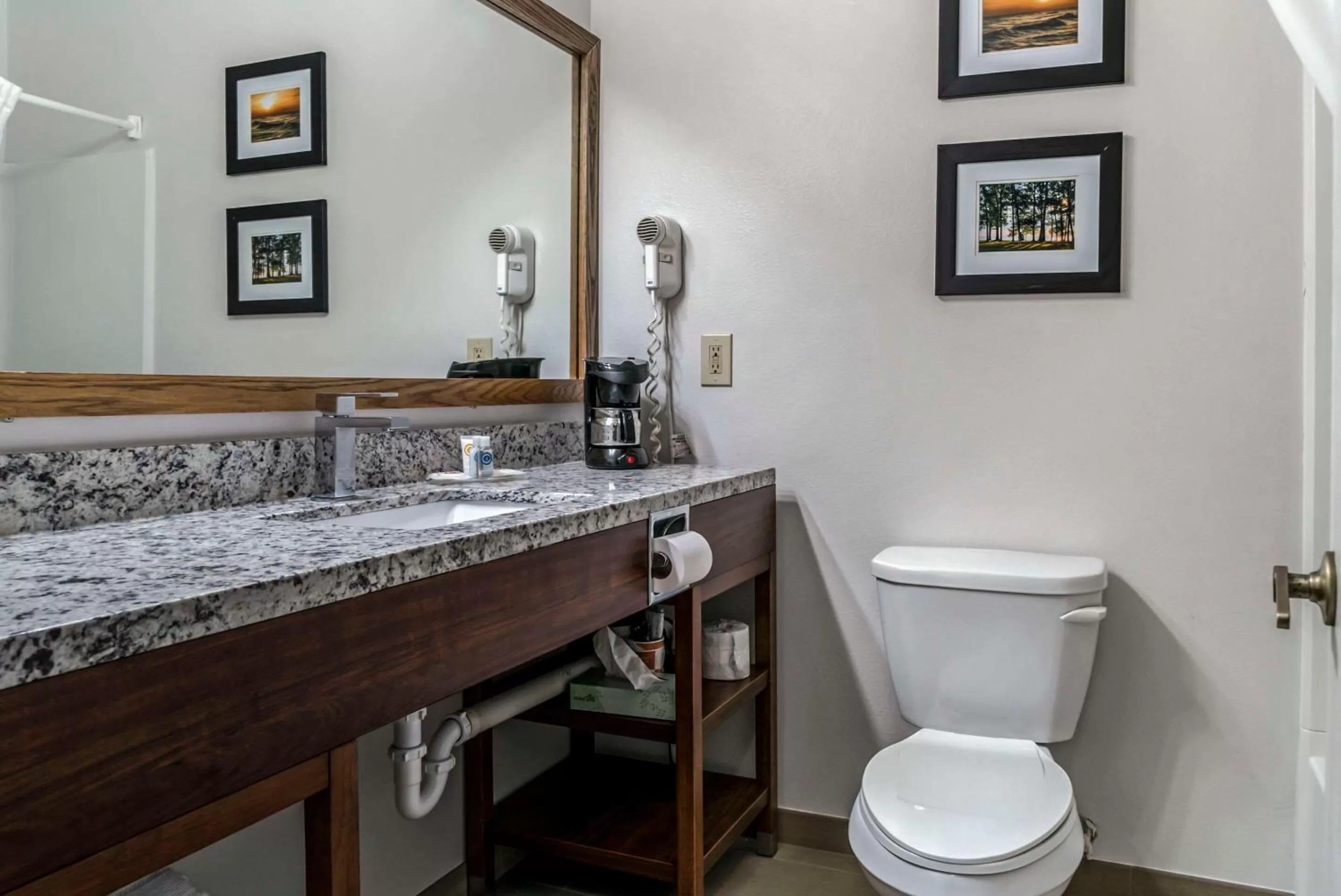 Bedroom in Comfort Inn East Oregon - Toledo