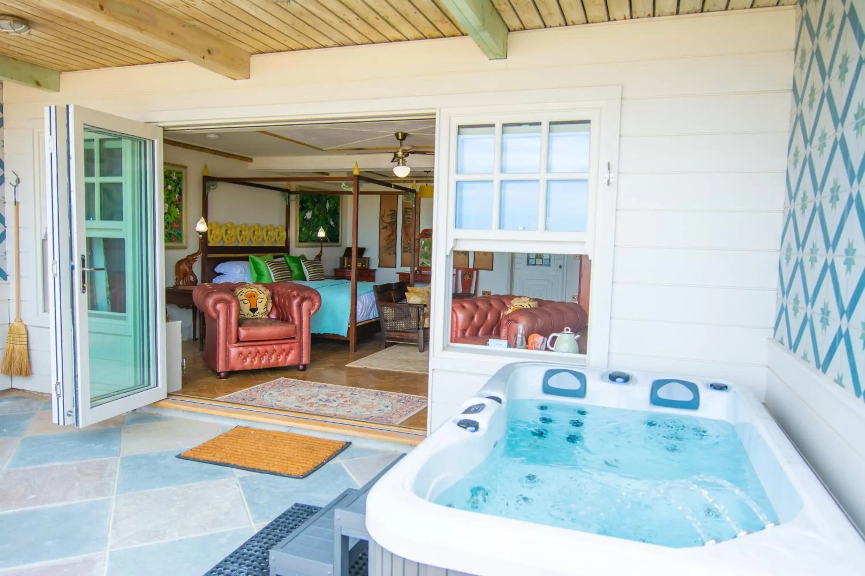 Hot Tub in Tolcarne Beach Colonial Restaurant and Rooms